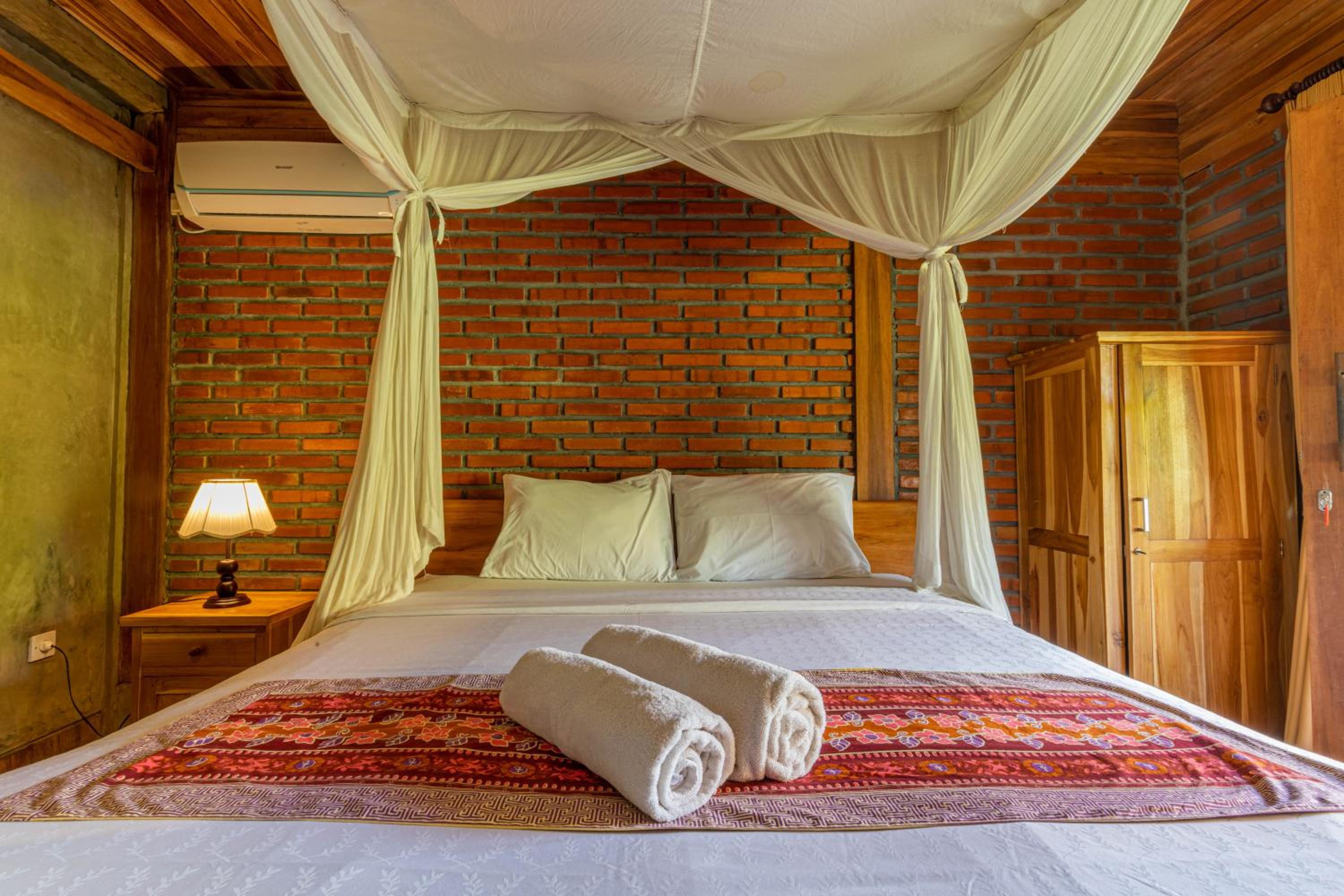 Deluxe Room with Pool View - Photo 1