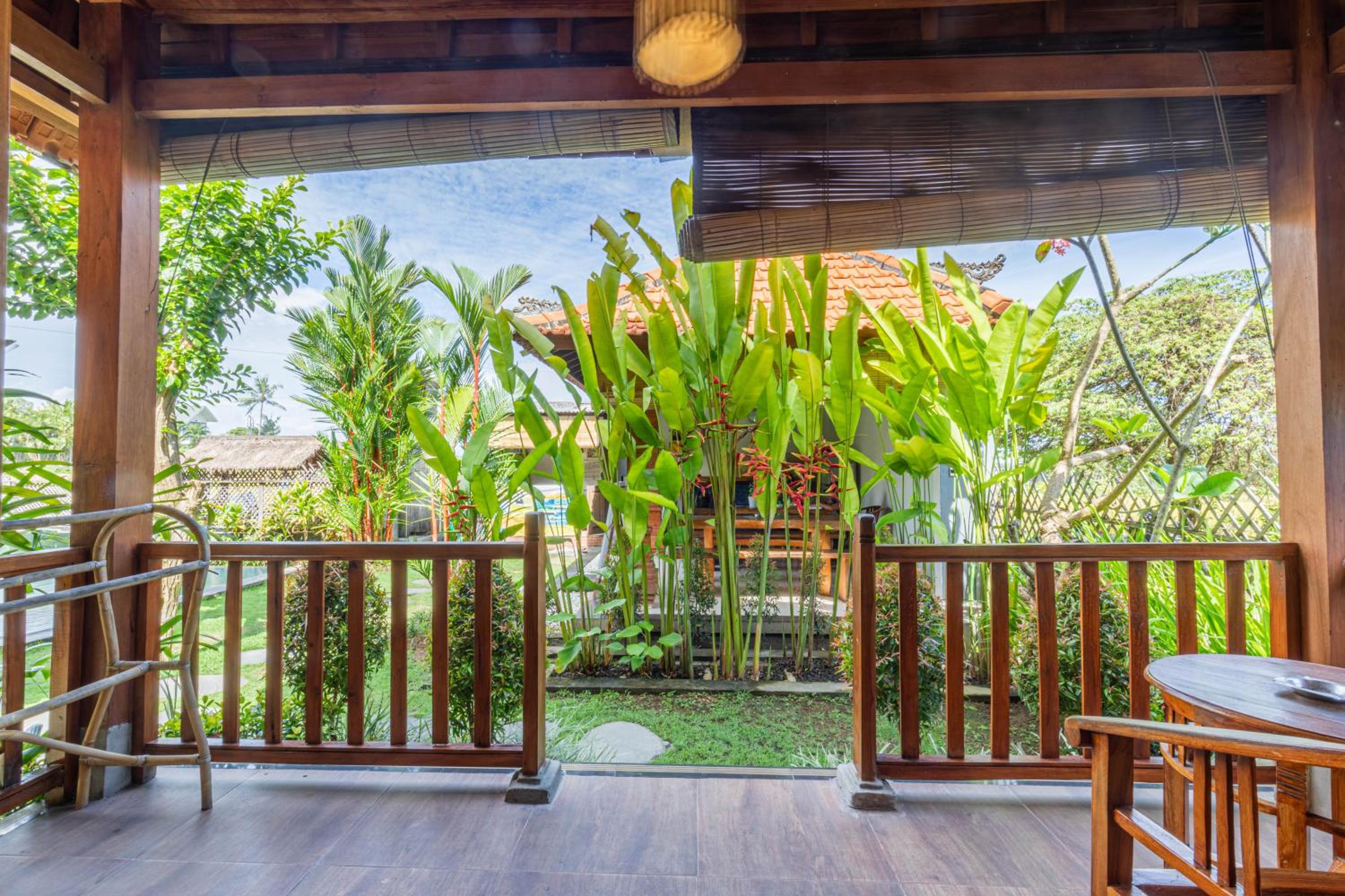 Deluxe Room with Pool View - Photo 2