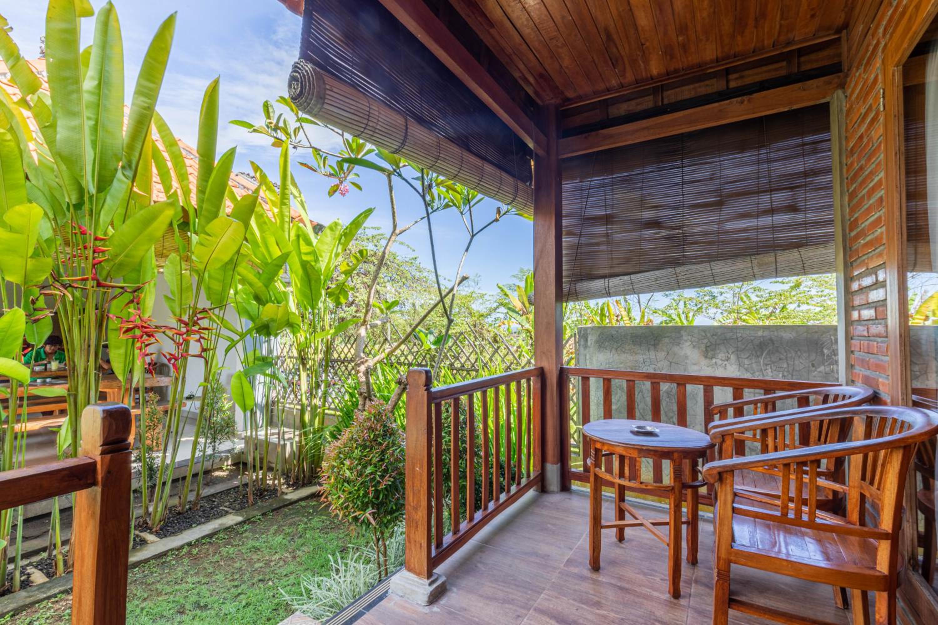 Deluxe Room with Pool View - Photo 3