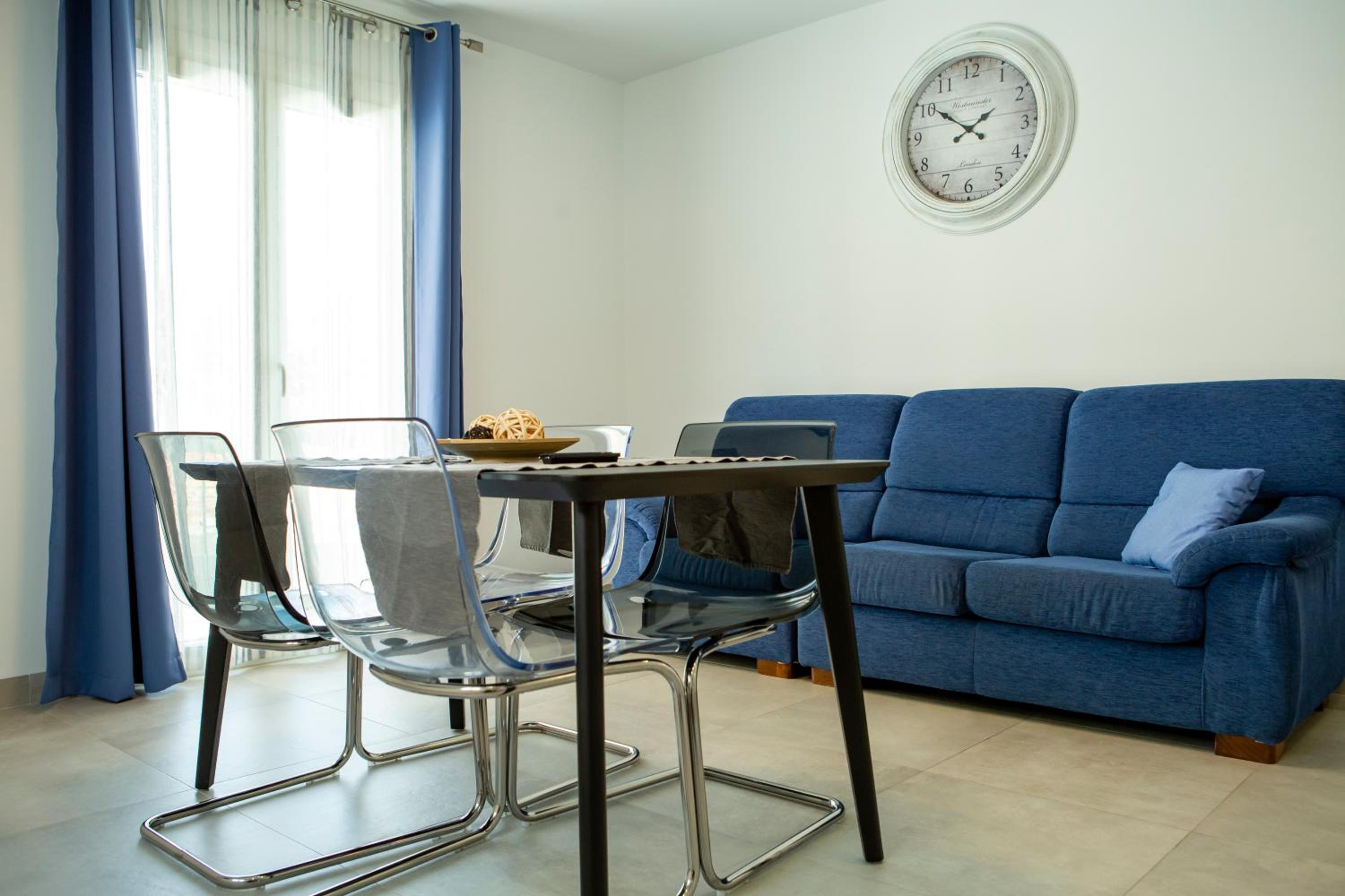 Apartment with Balcony photo 2