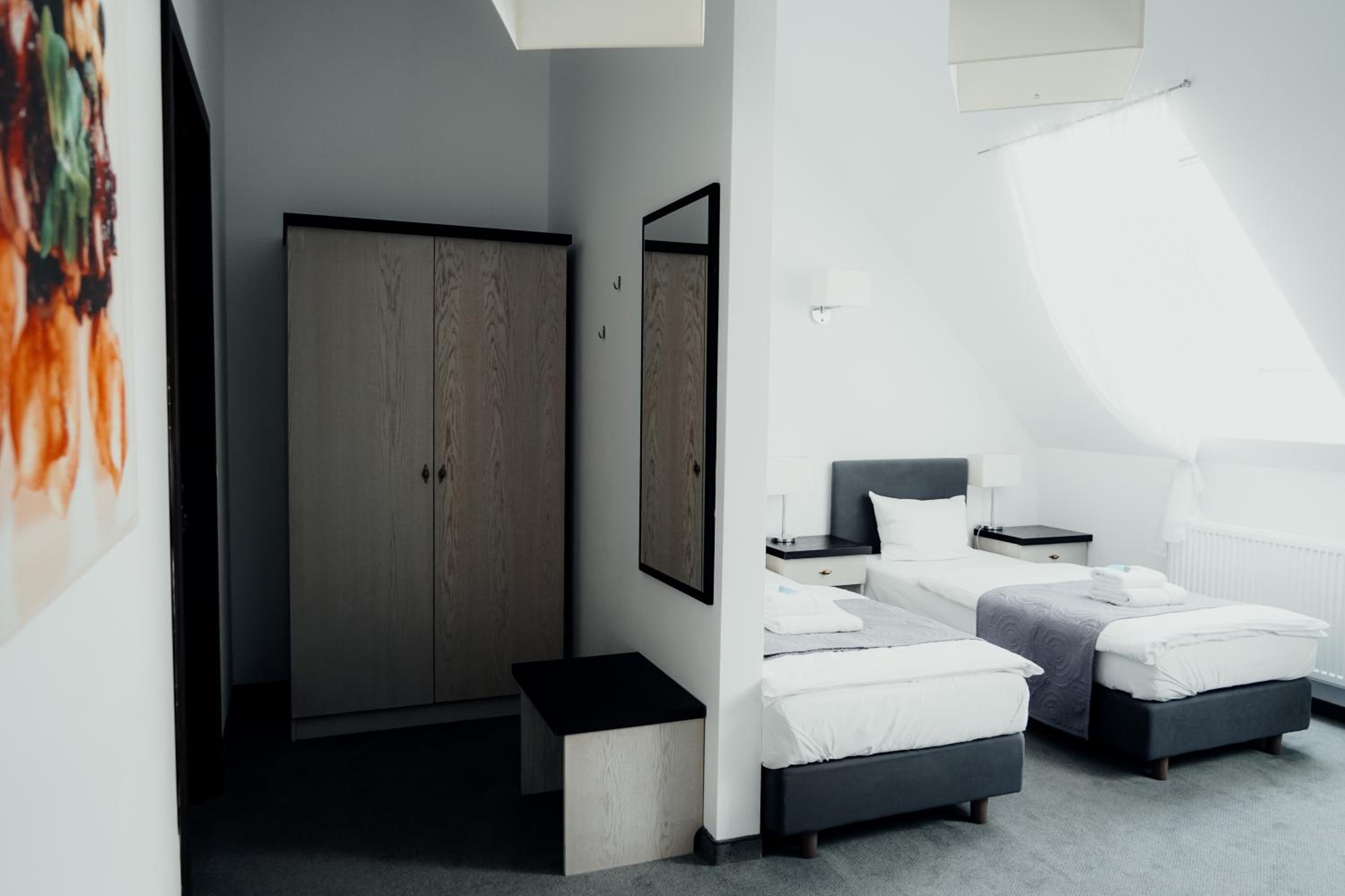Standard Double Room - Photo 3