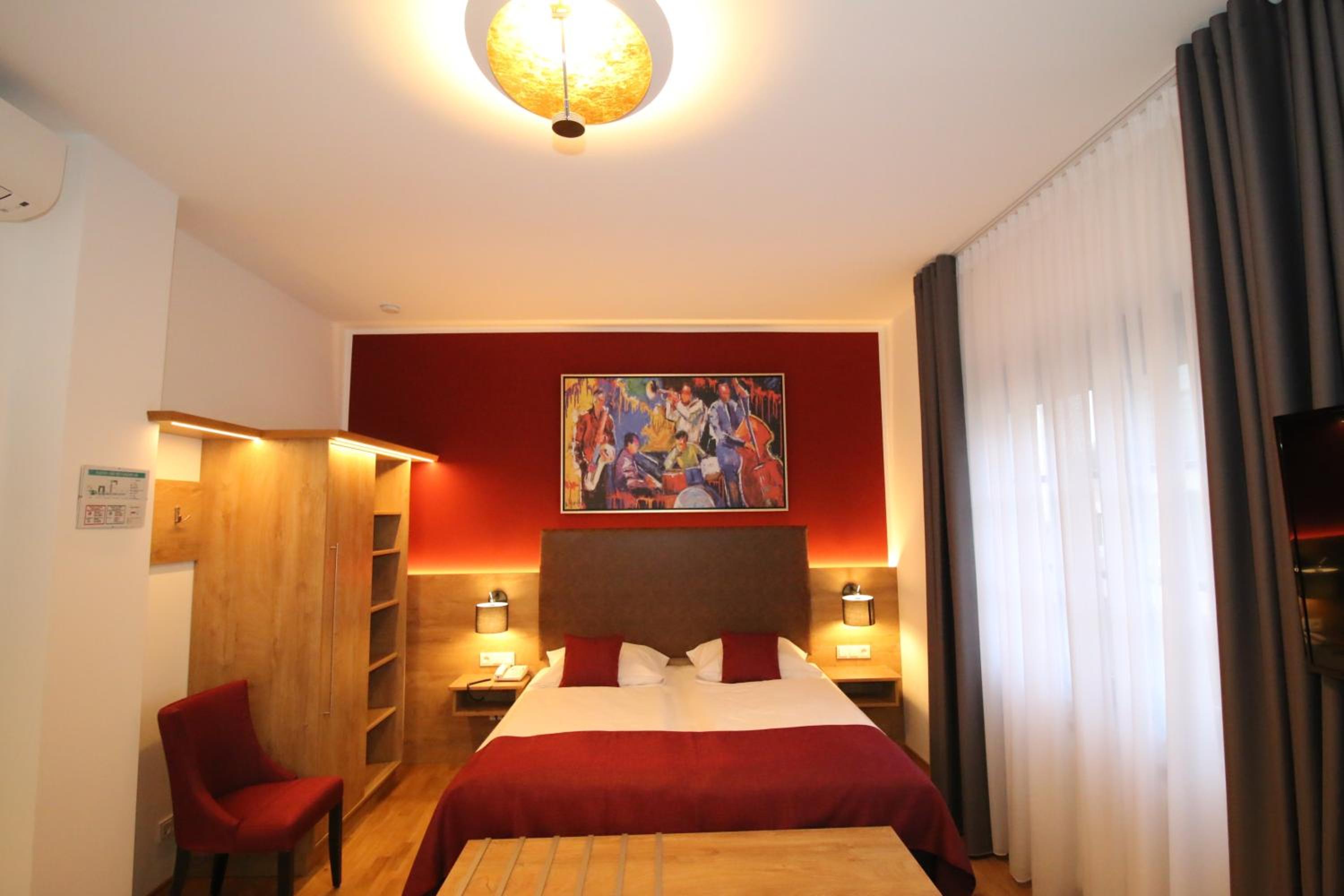 Deluxe Junior Suite - Photo 1