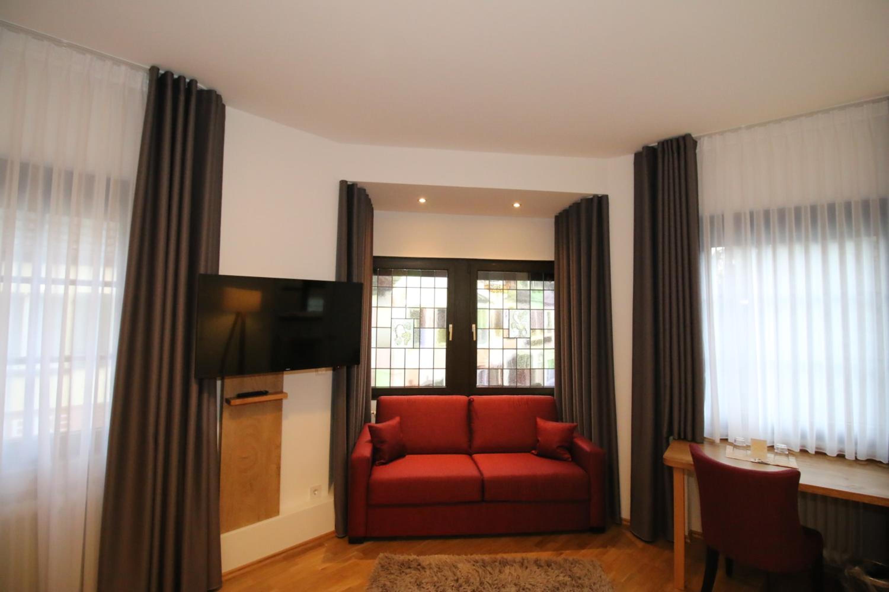 Deluxe Junior Suite - Photo 20