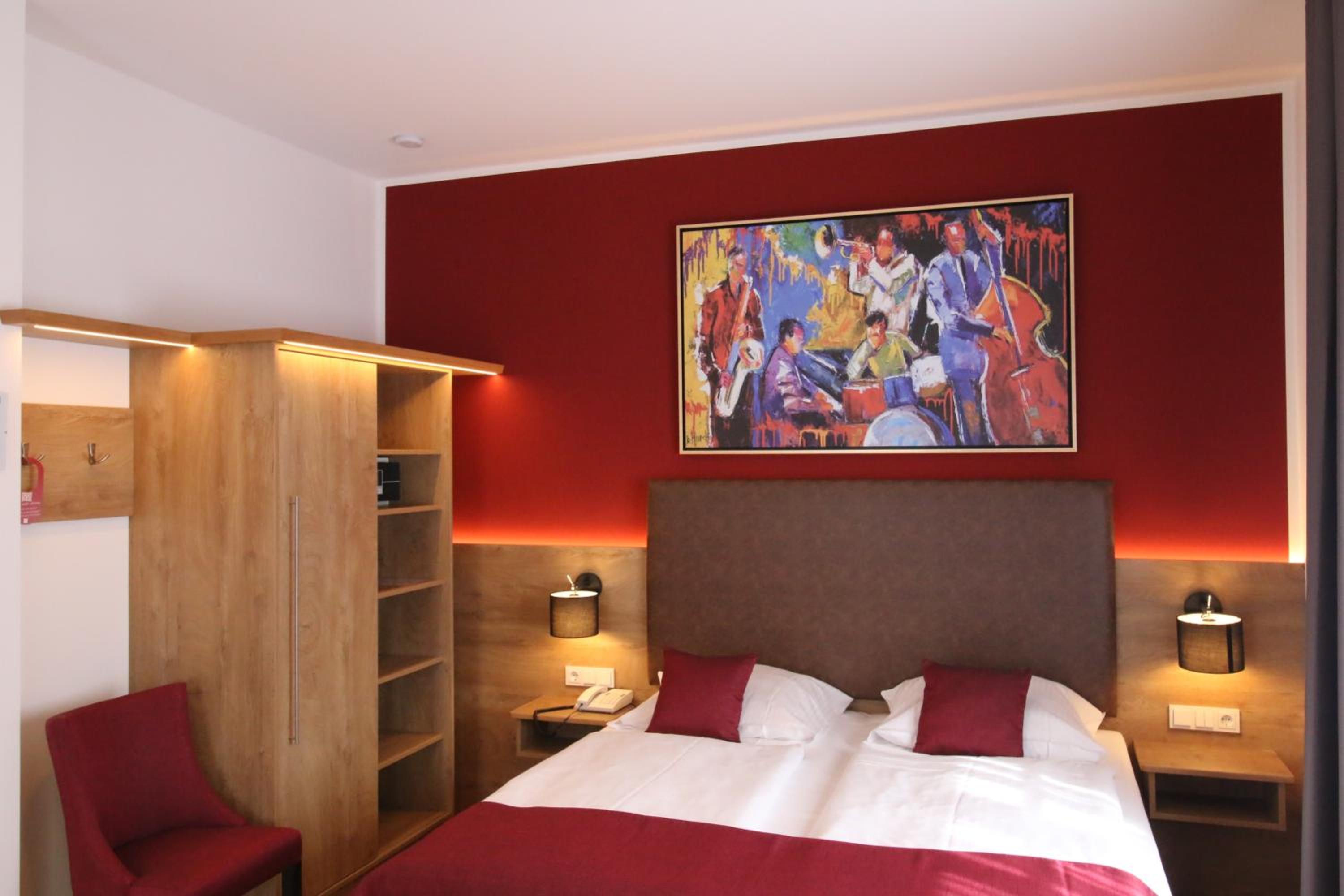 Deluxe Junior Suite - Photo 16