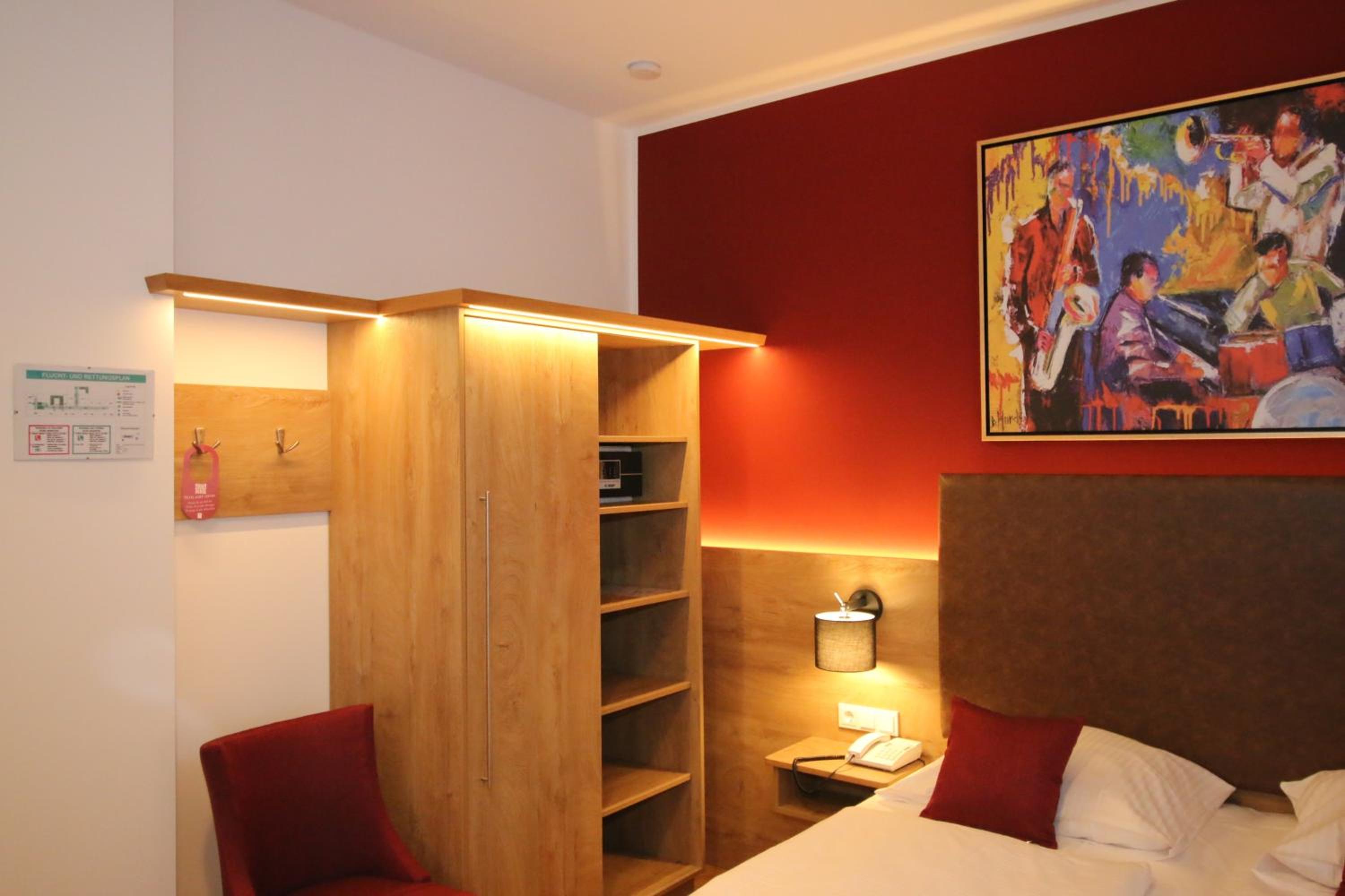 Deluxe Junior Suite - Photo 18
