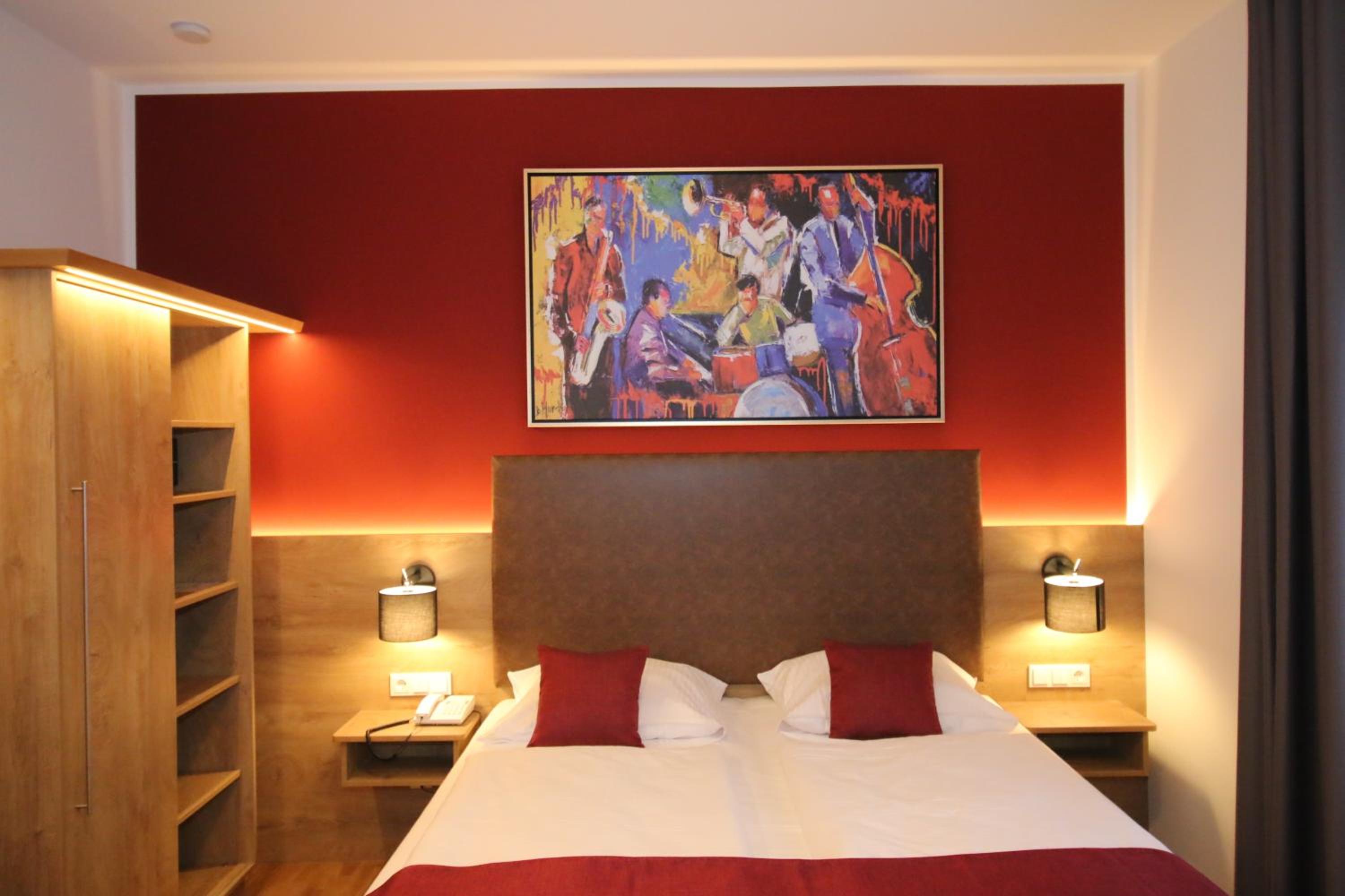 Deluxe Junior Suite - Photo 19