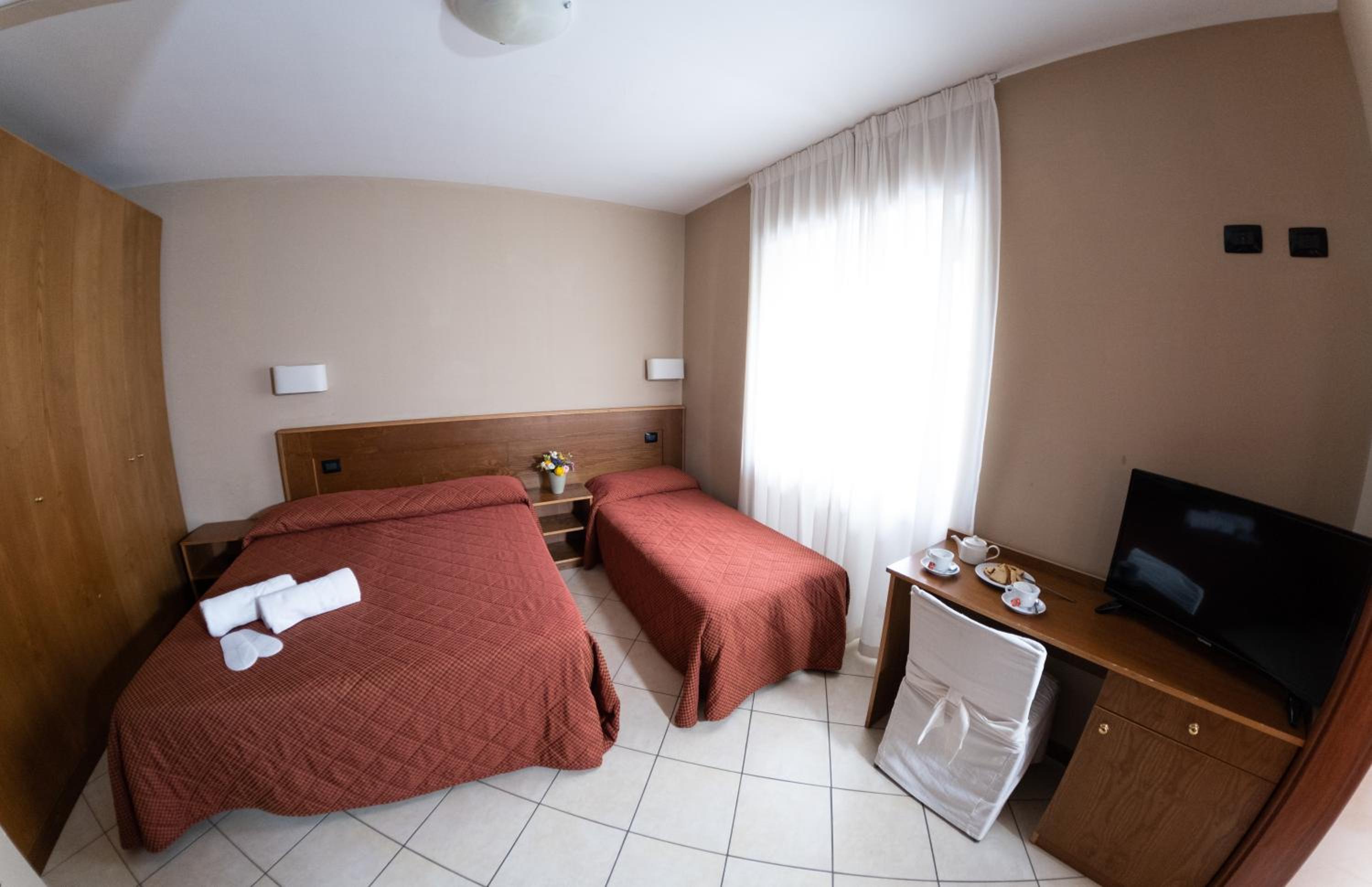 Classic Triple Room photo 2