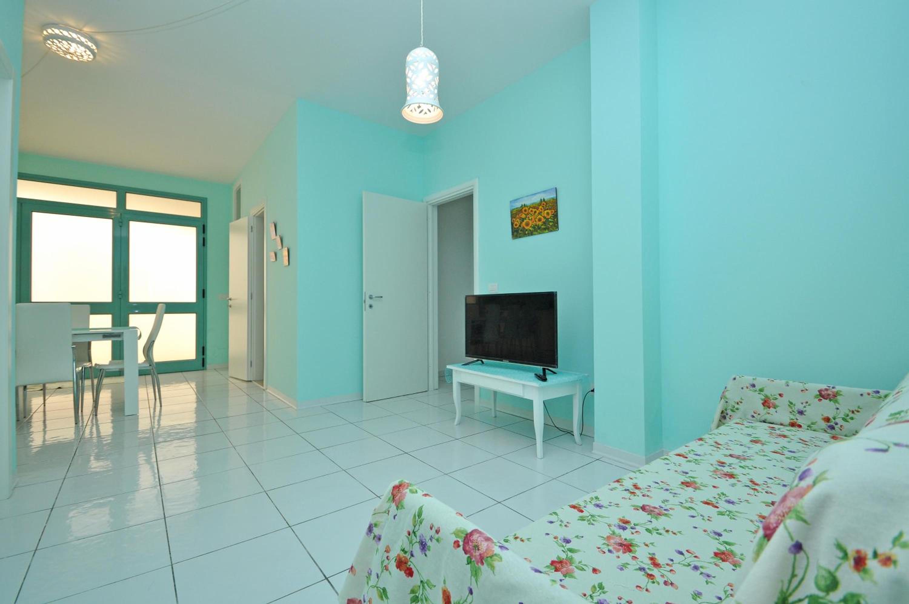 Five-Bedroom House photo 1