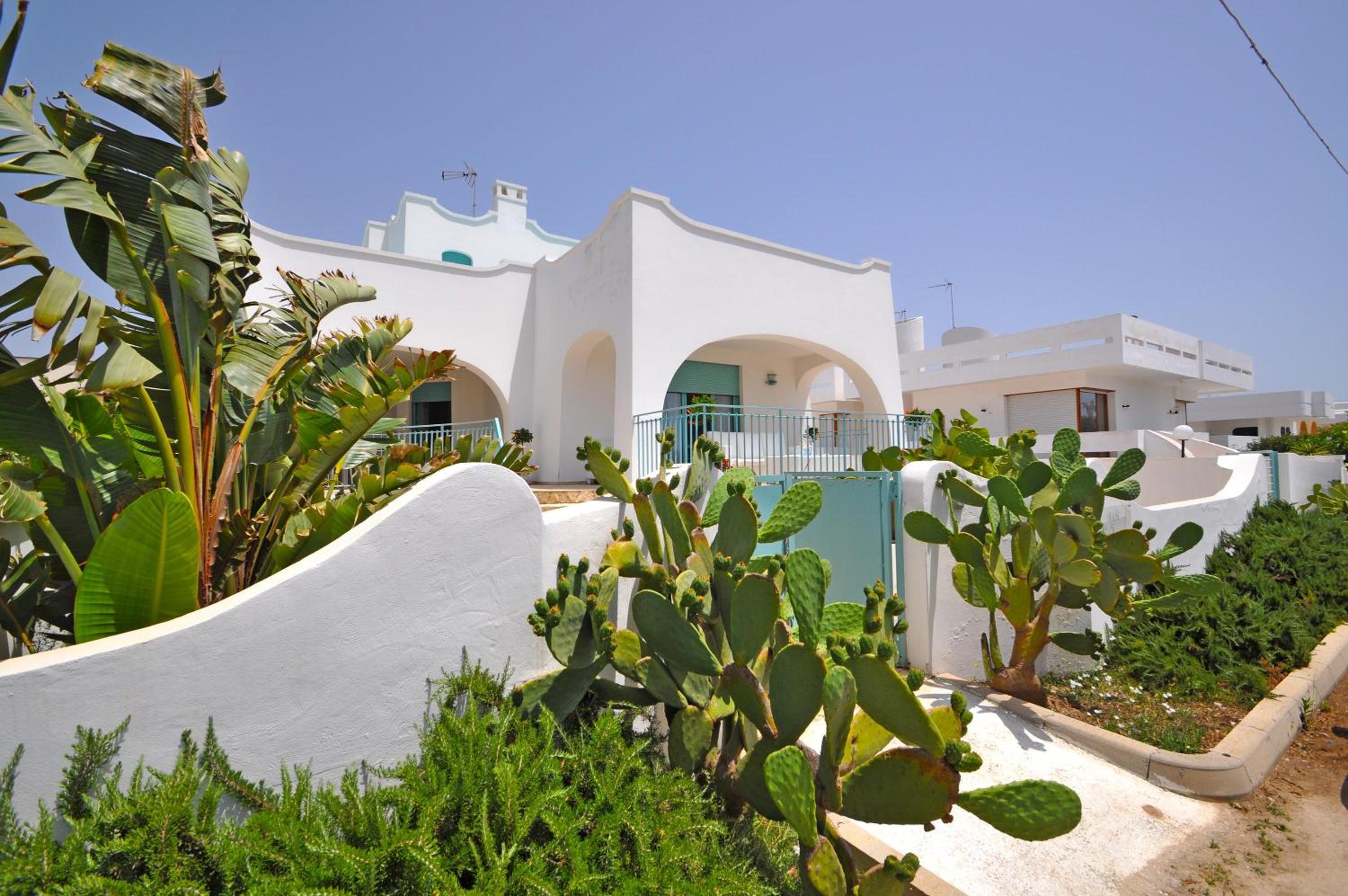 Three-Bedroom House photo 2