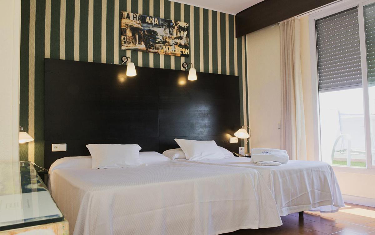Double or Twin Room with Terrace photo 2