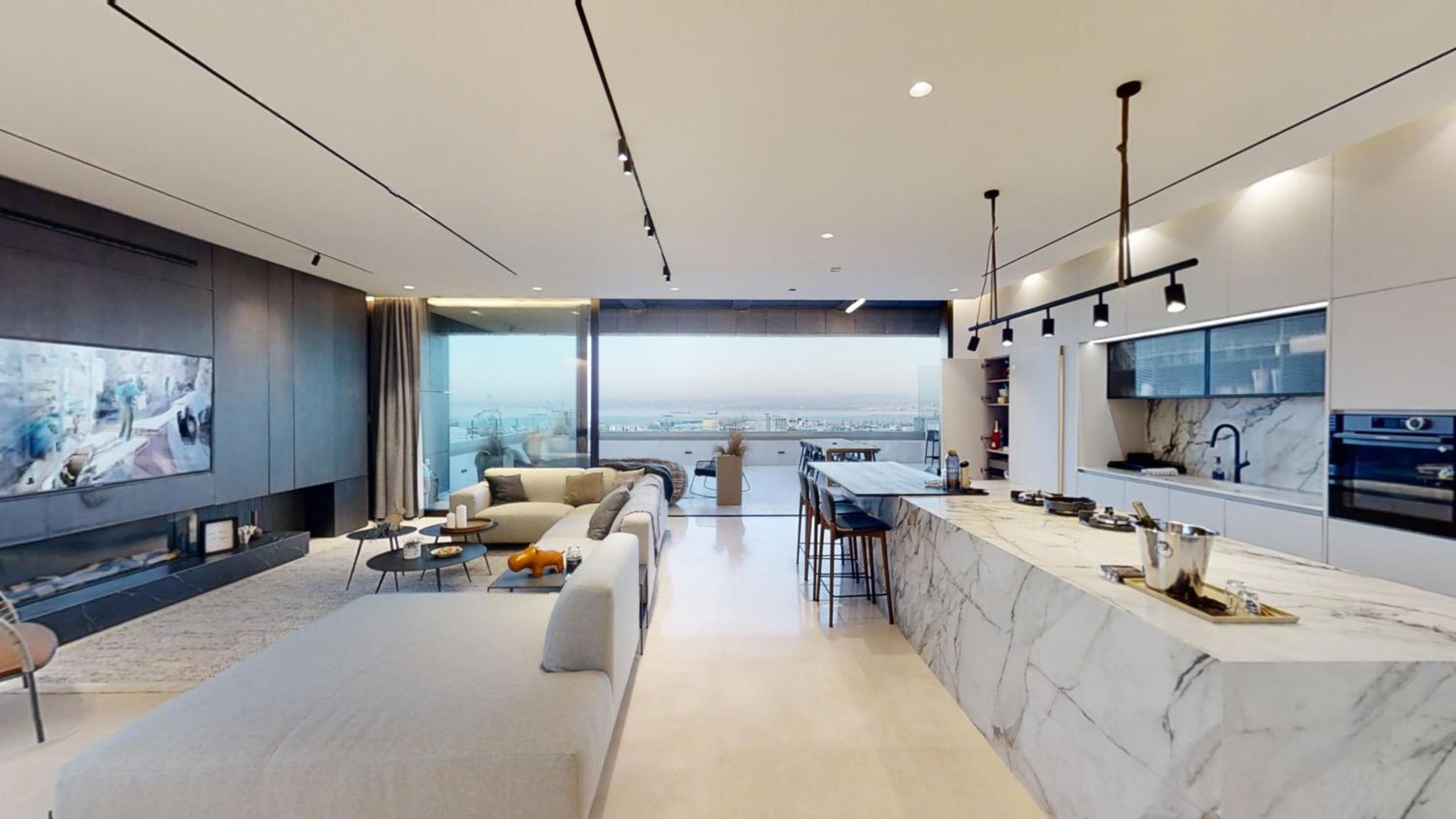 Four-Bedroom House - Photo 19