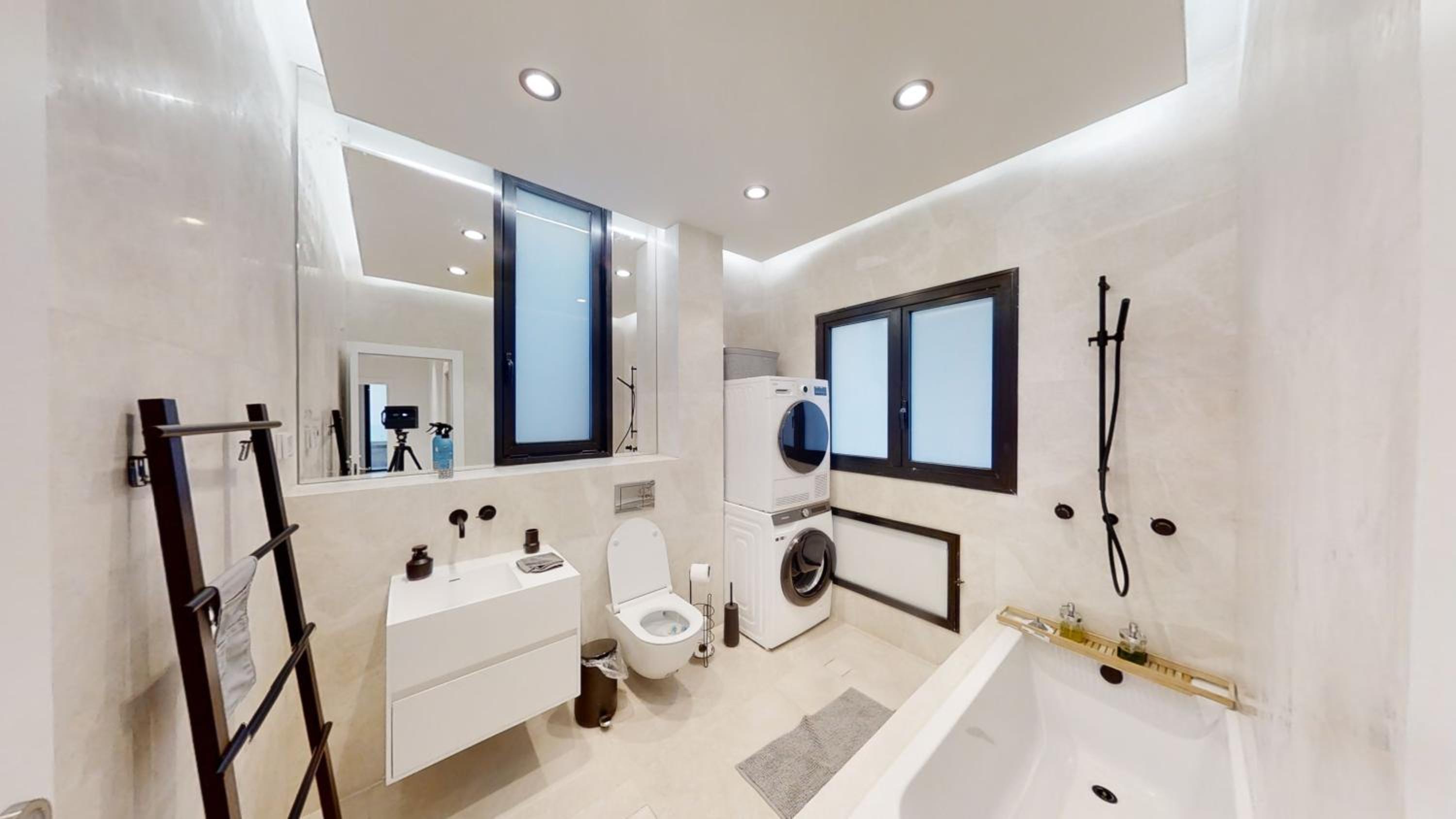 Four-Bedroom House - Photo 22