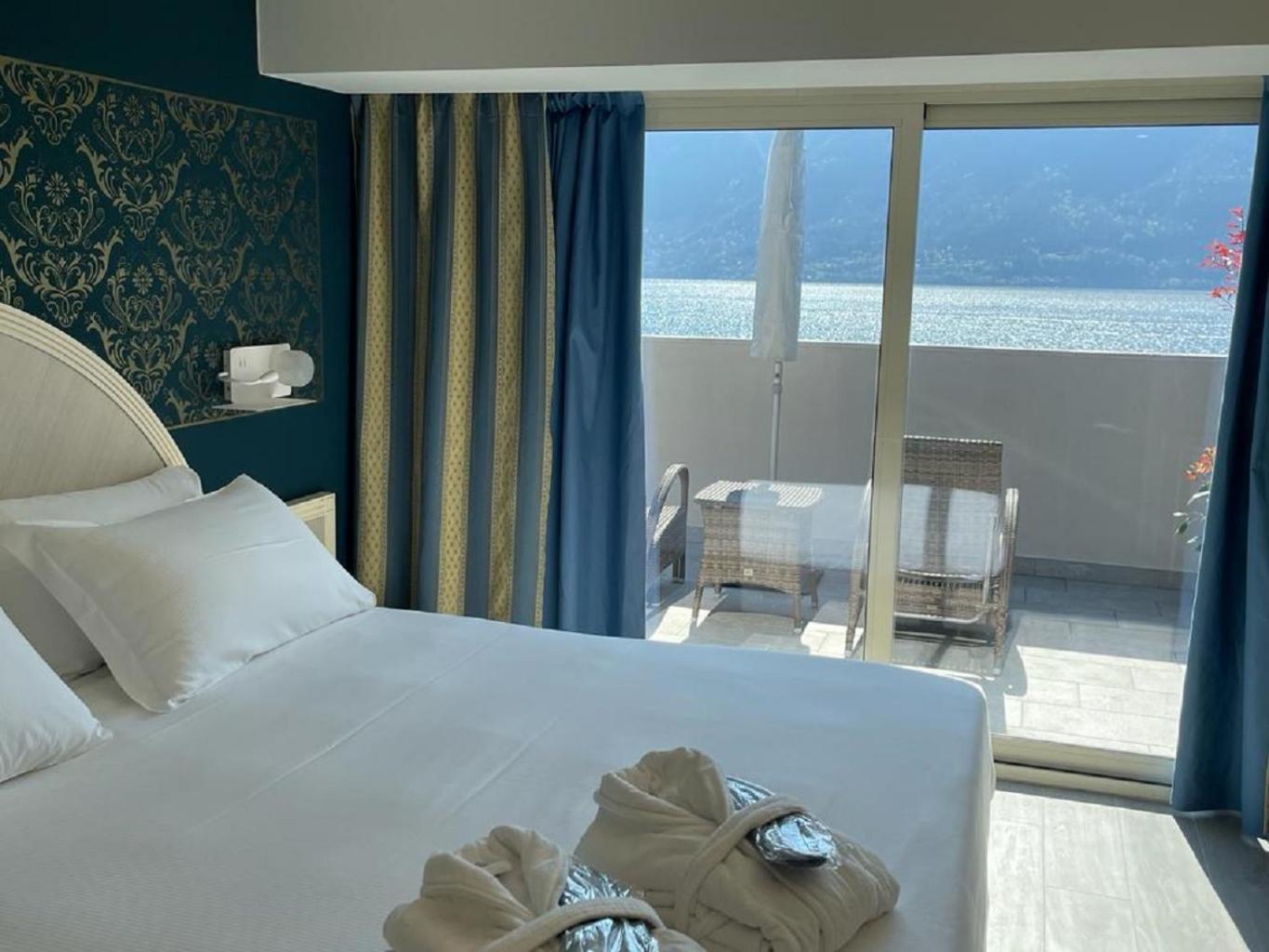 Double Room with Terrace and Lake View photo 2