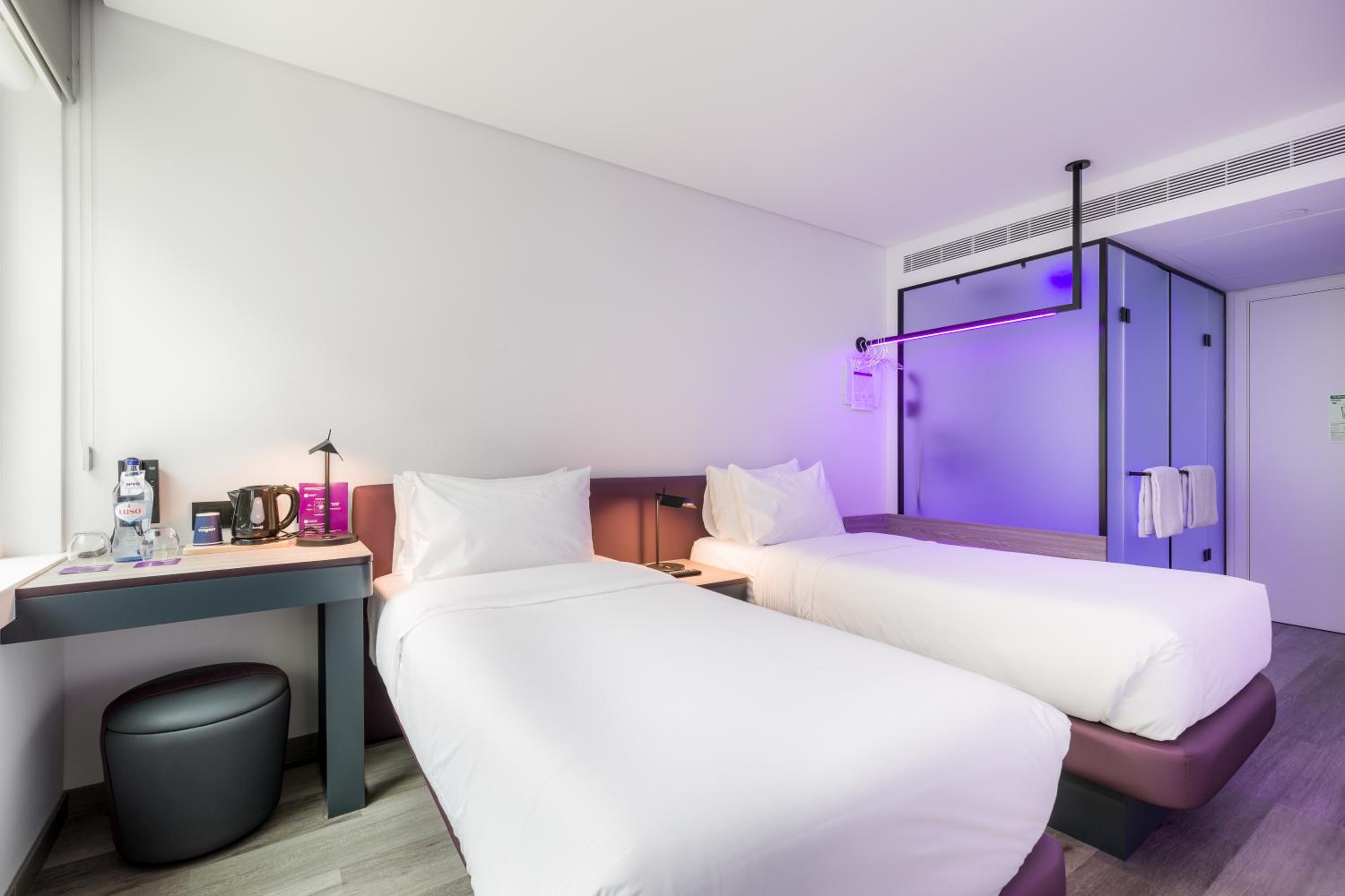 Premium Twin Room - Photo 4