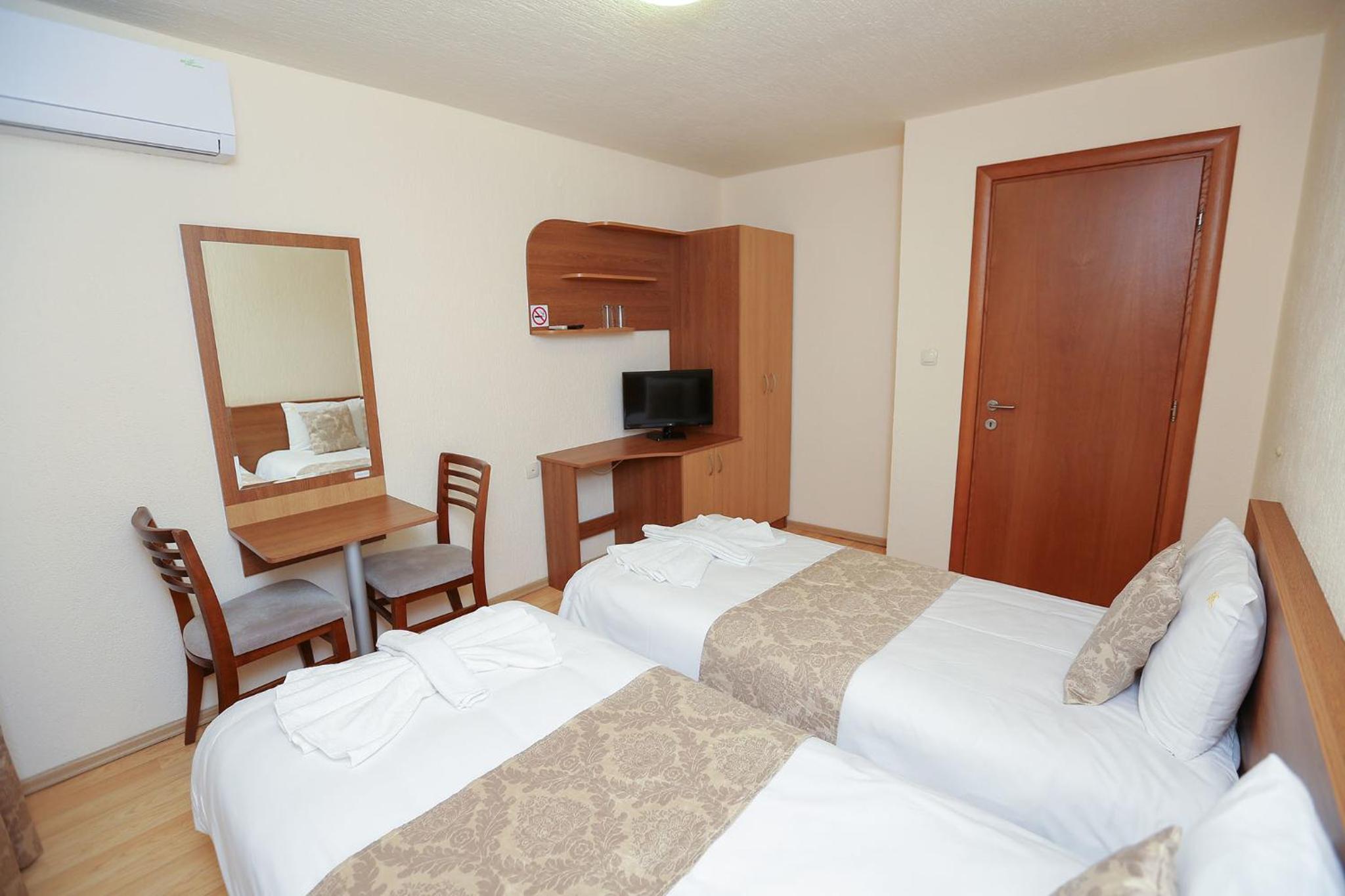 Double or Twin Room with Balcony photo 2