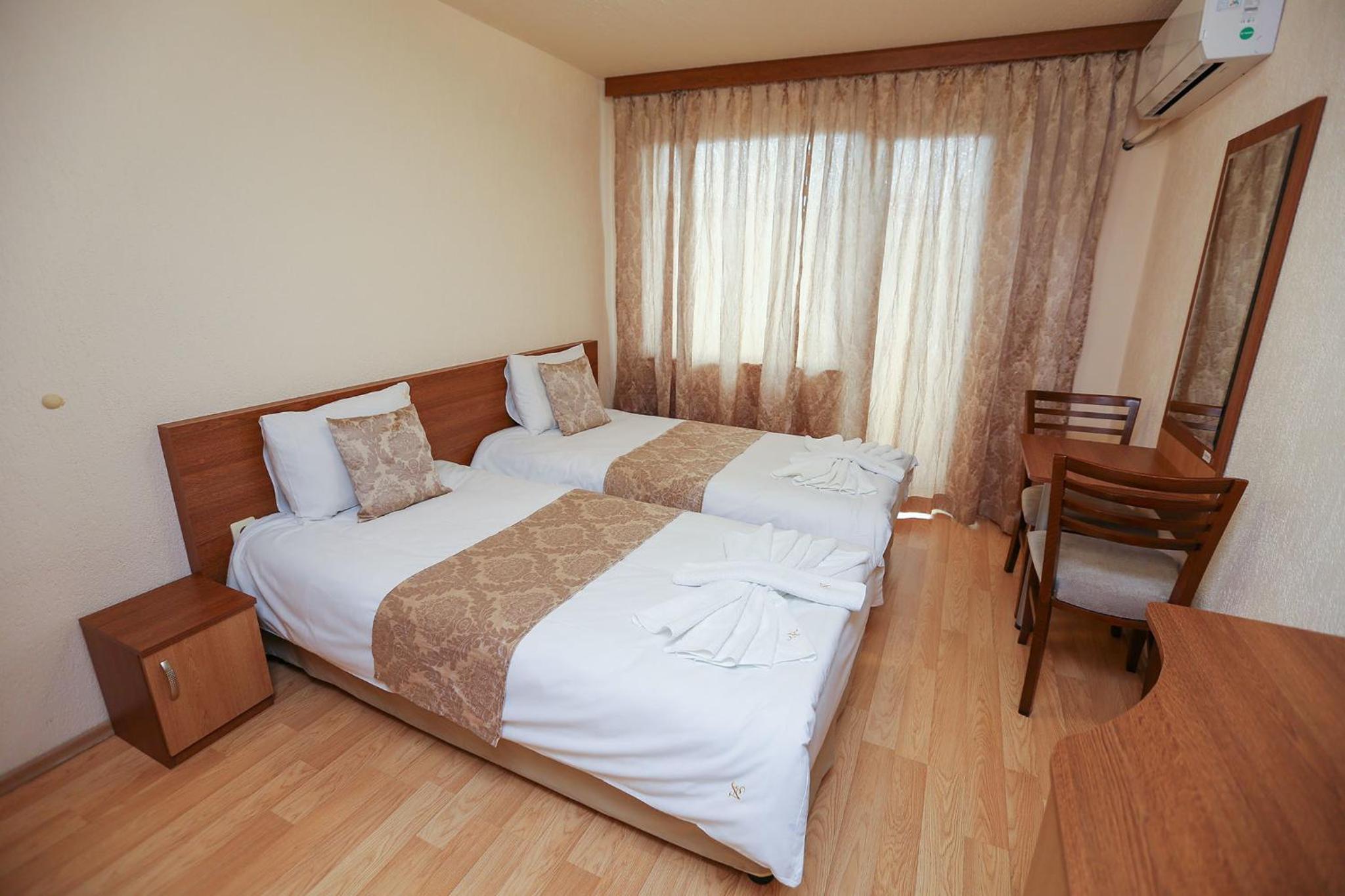 Double or Twin Room with Balcony photo 3
