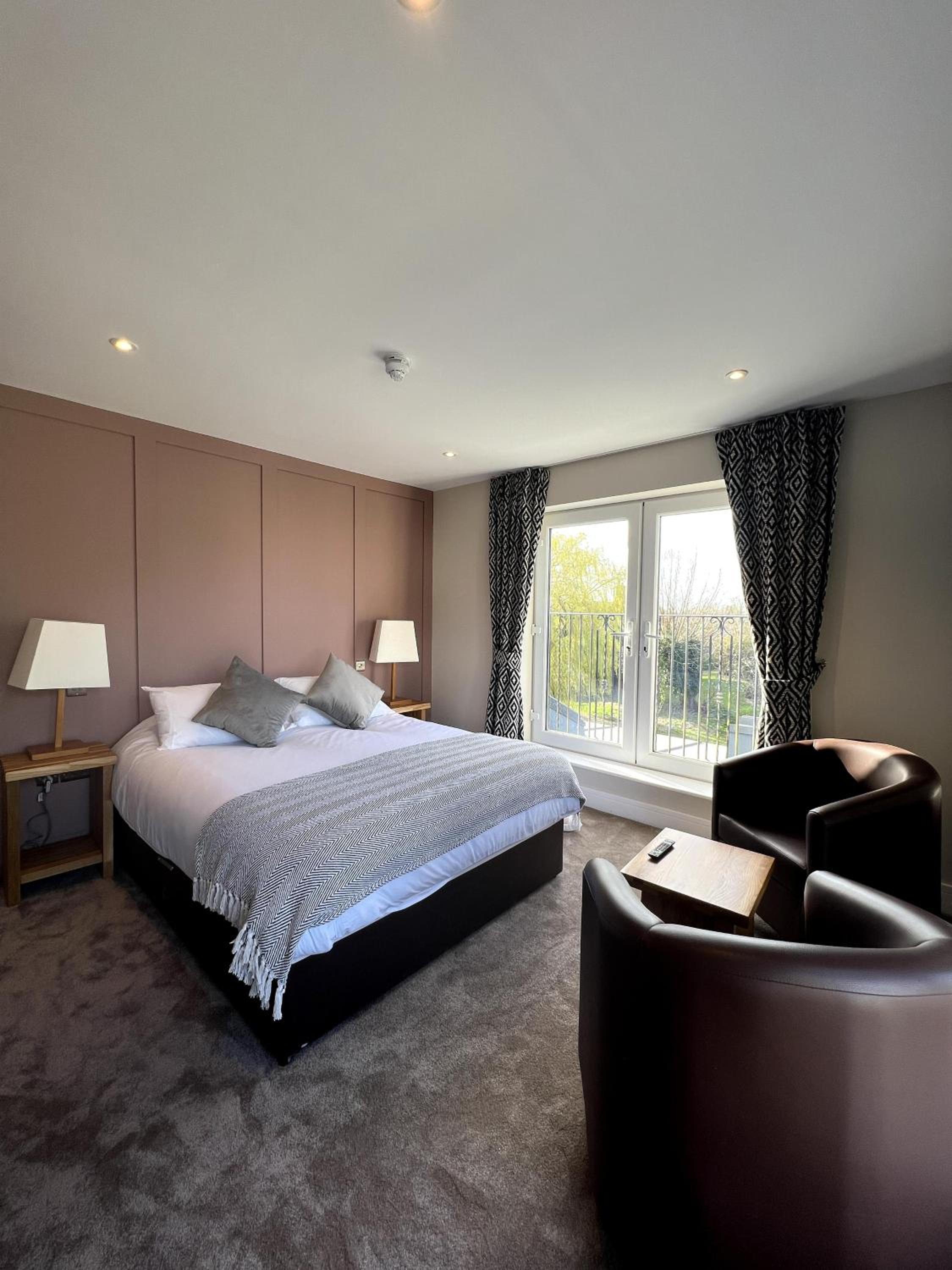 Superior King Room