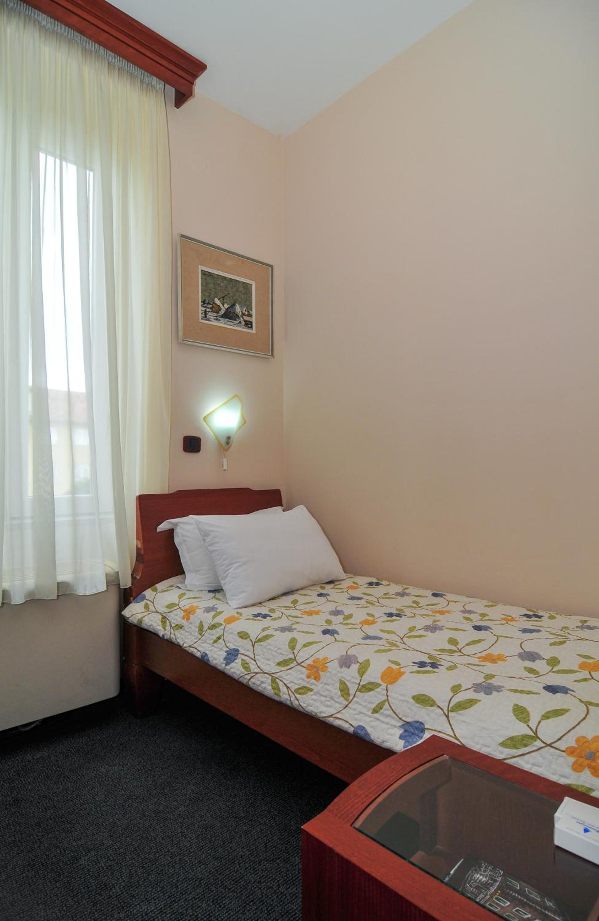 Single Room photo 2