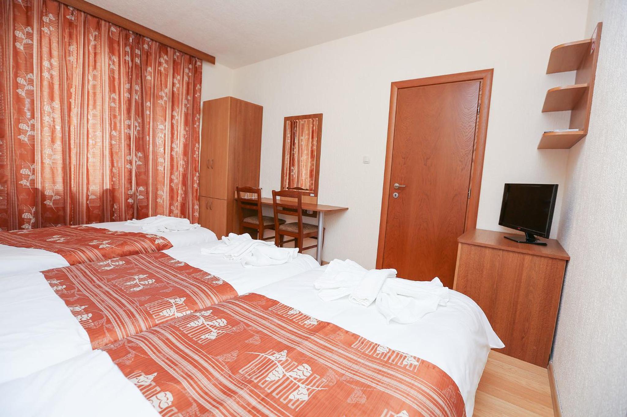 Triple Room with Balcony photo 3
