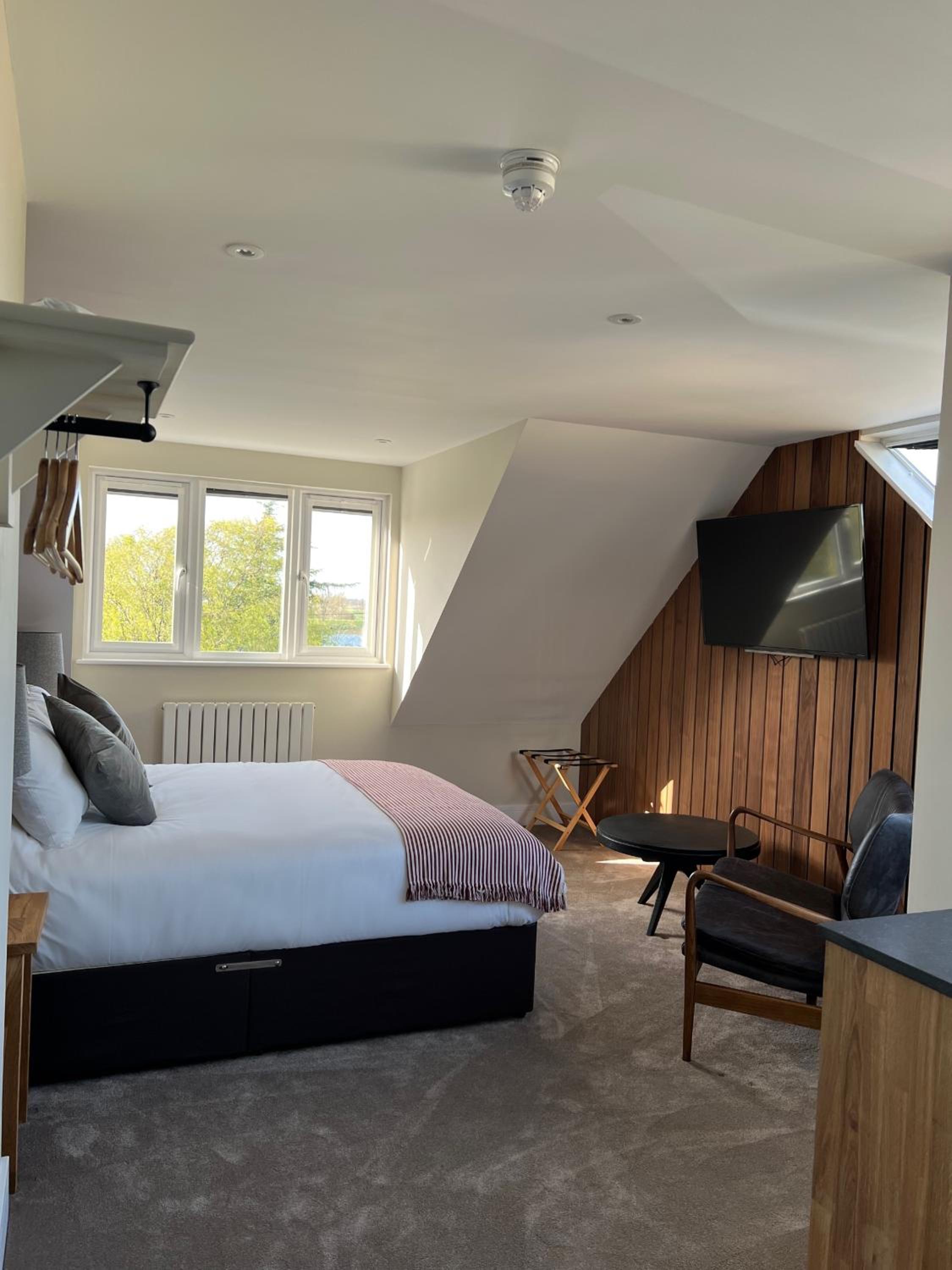 Deluxe King Room - Photo 1
