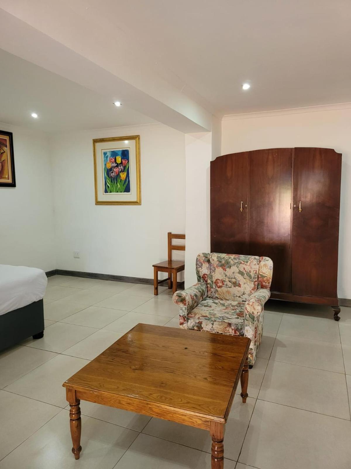 Deluxe Double Room (2 Adults + 1 Child) photo 1