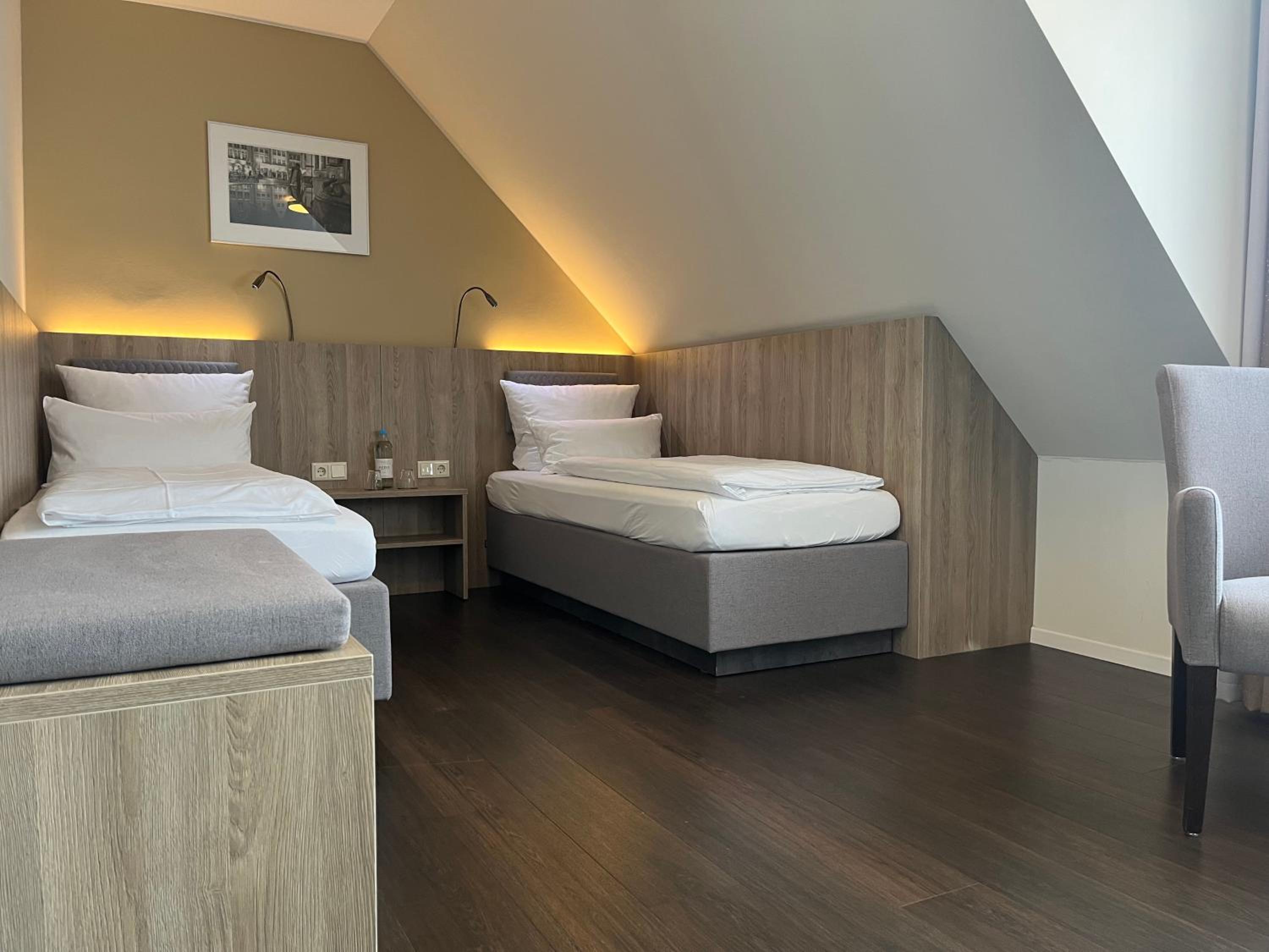 Twin Room - Photo 2