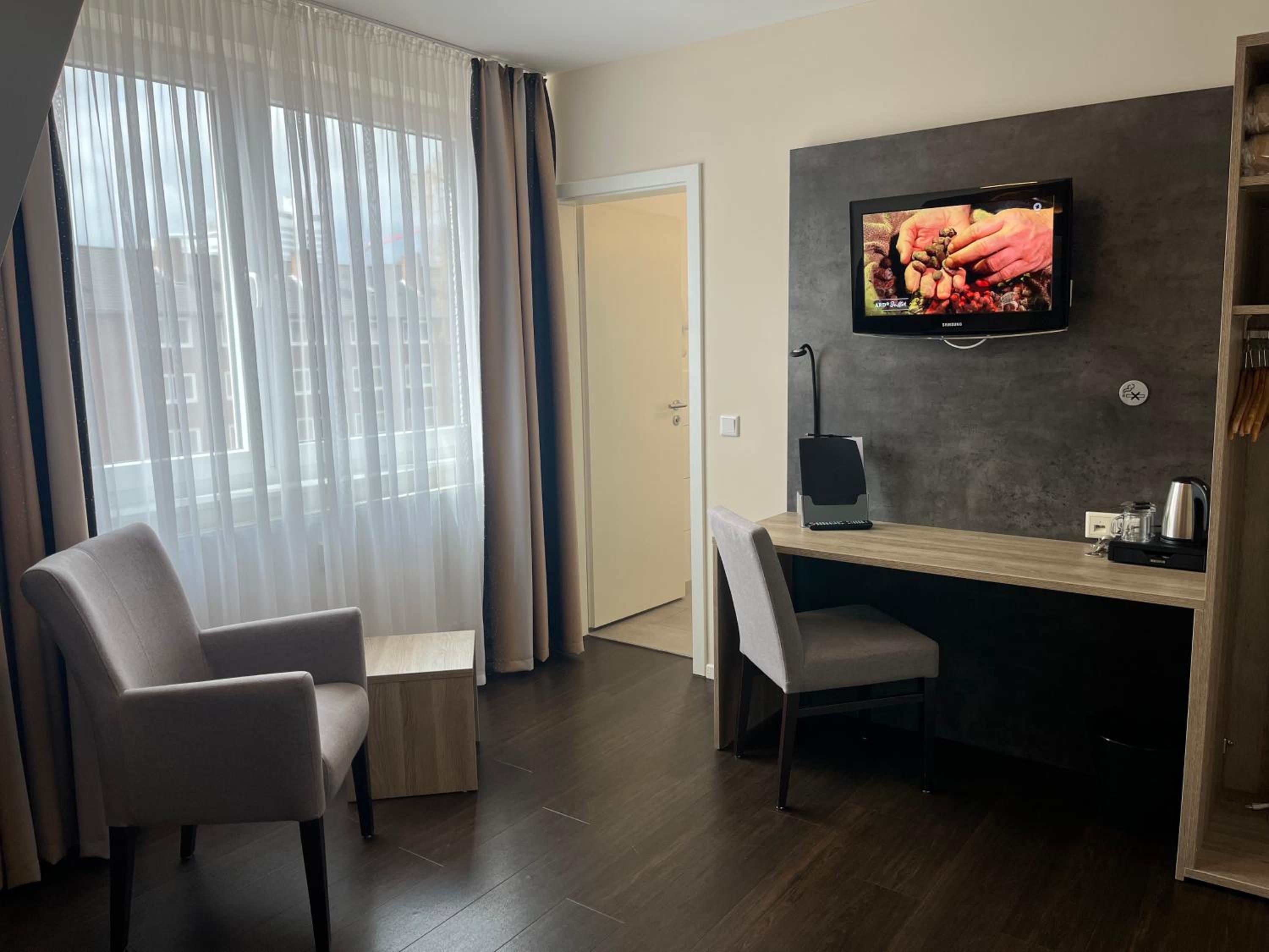 Twin Room - Photo 3