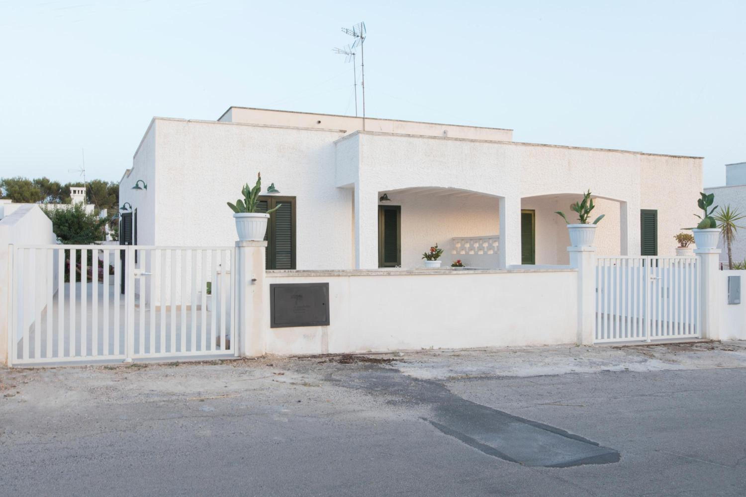 Five-Bedroom House photo 2
