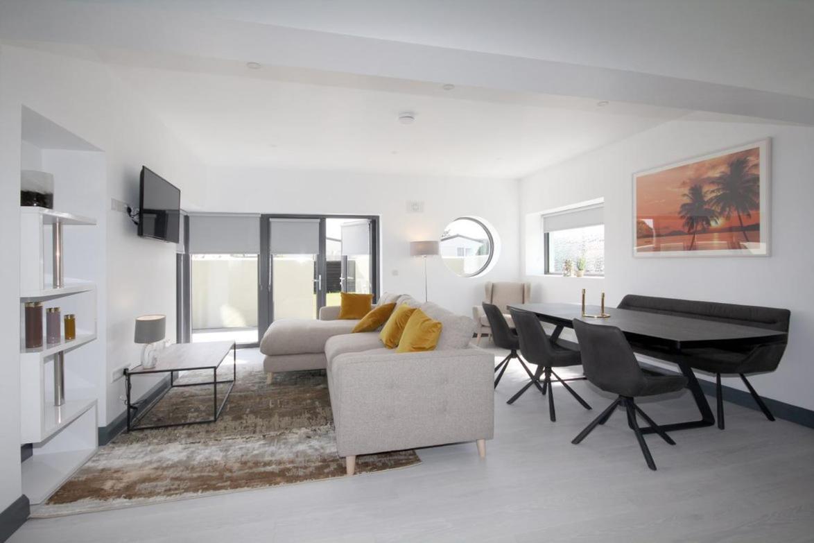 Three-Bedroom Apartment photo 1