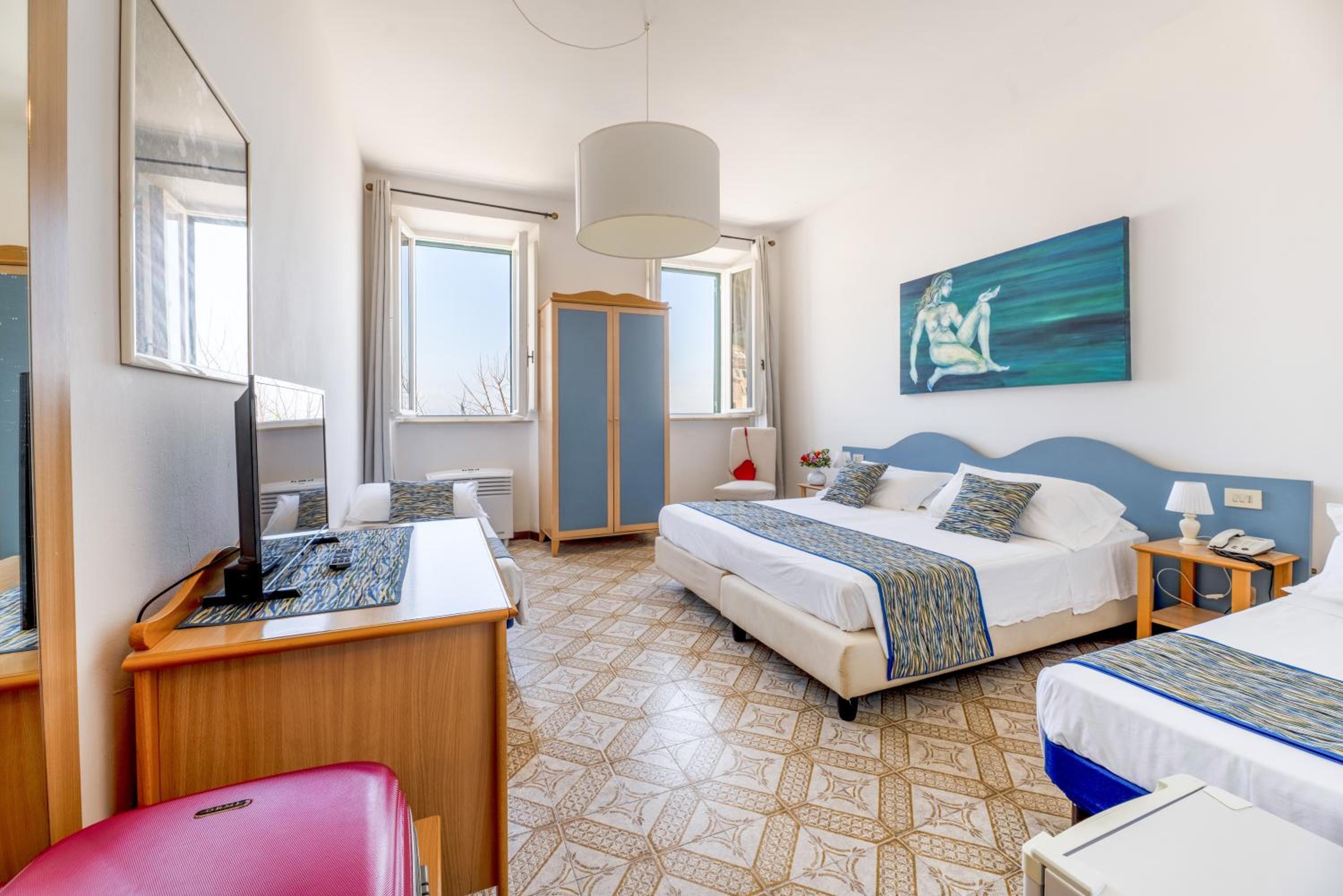 Quadruple Room - Photo 1