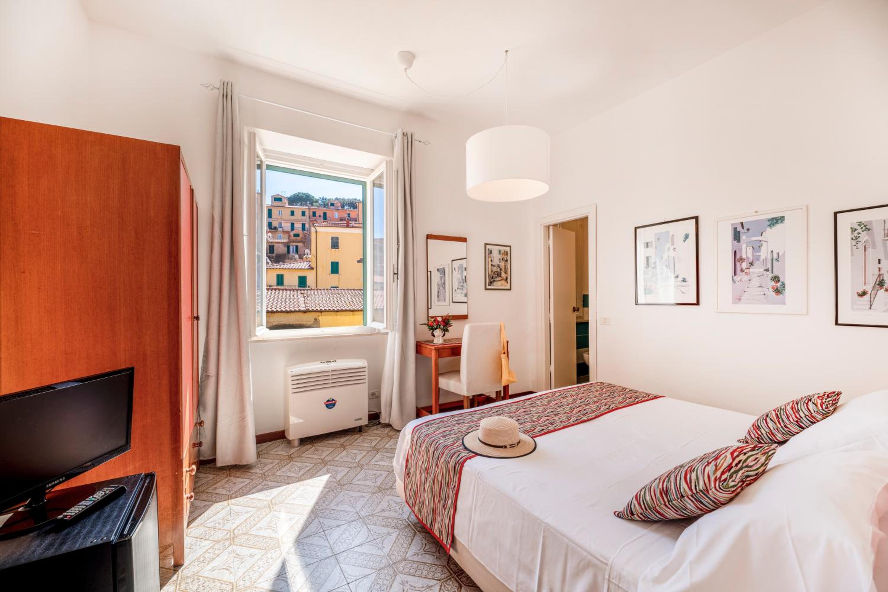 Classic Double Room - Photo 8