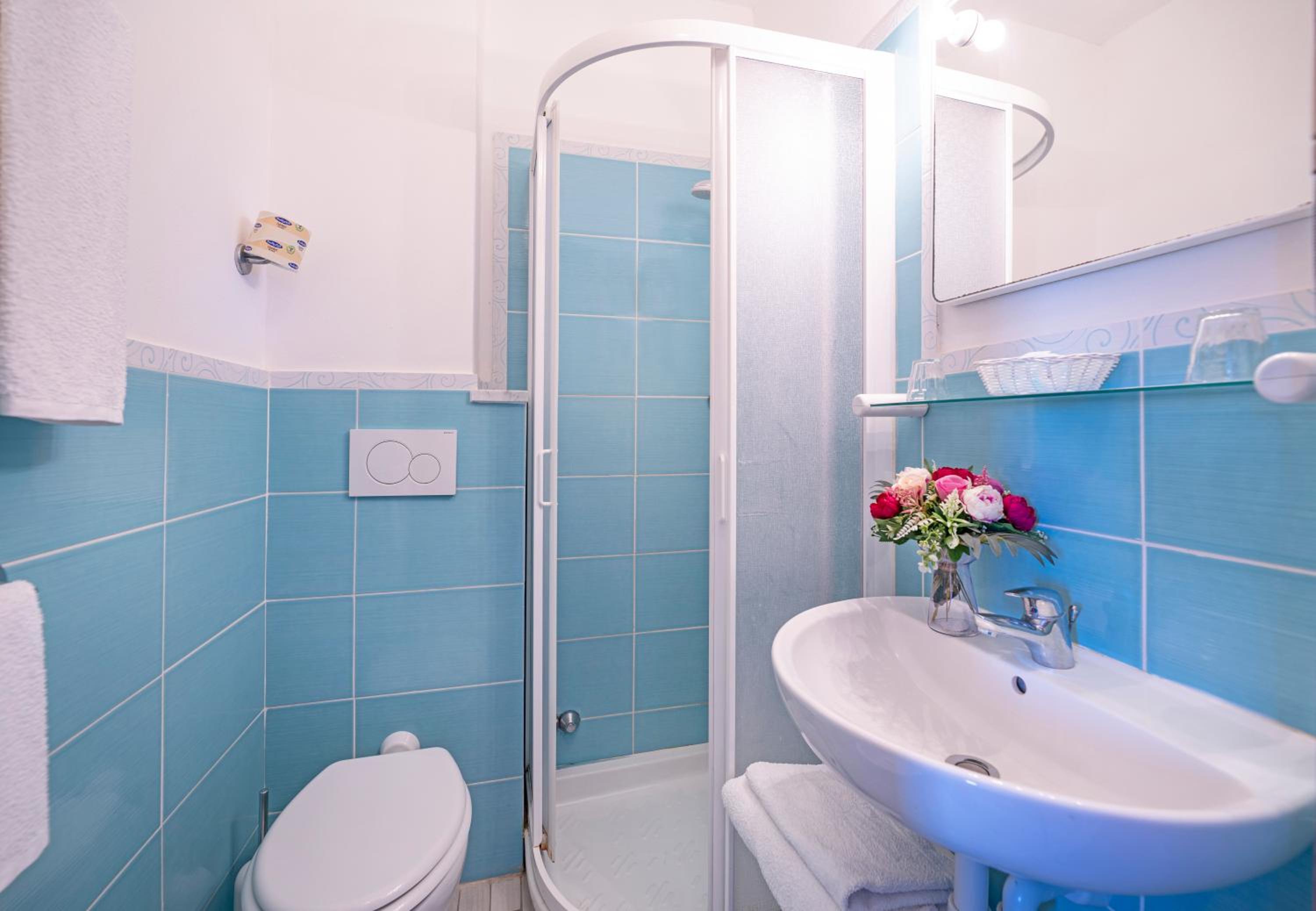 Classic Double Room - Photo 11