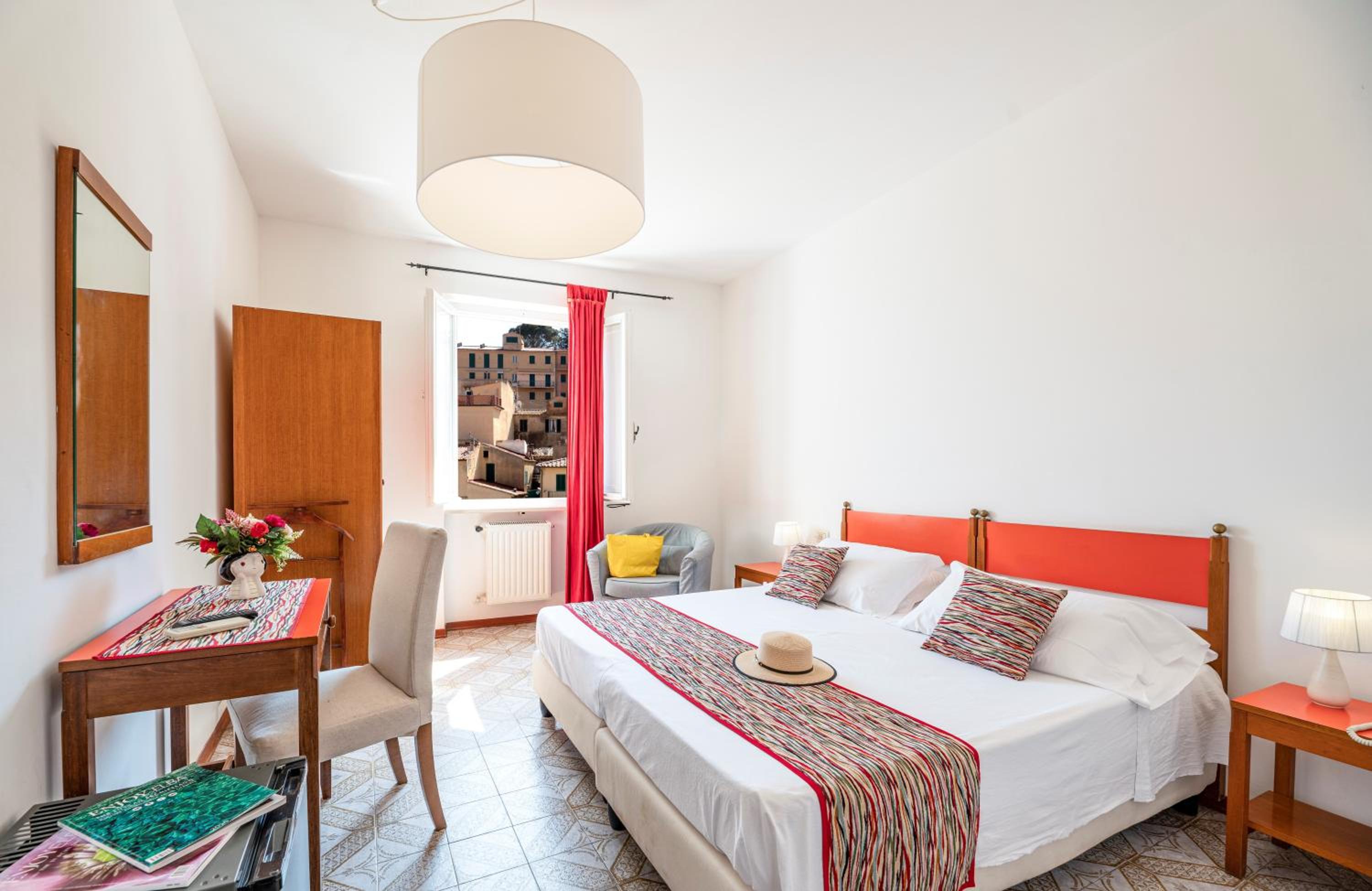 Classic Double Room - Photo 12