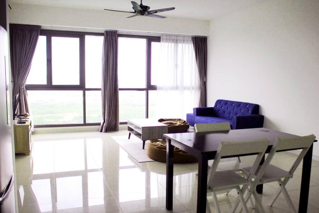 Three-Bedroom Apartment photo 2