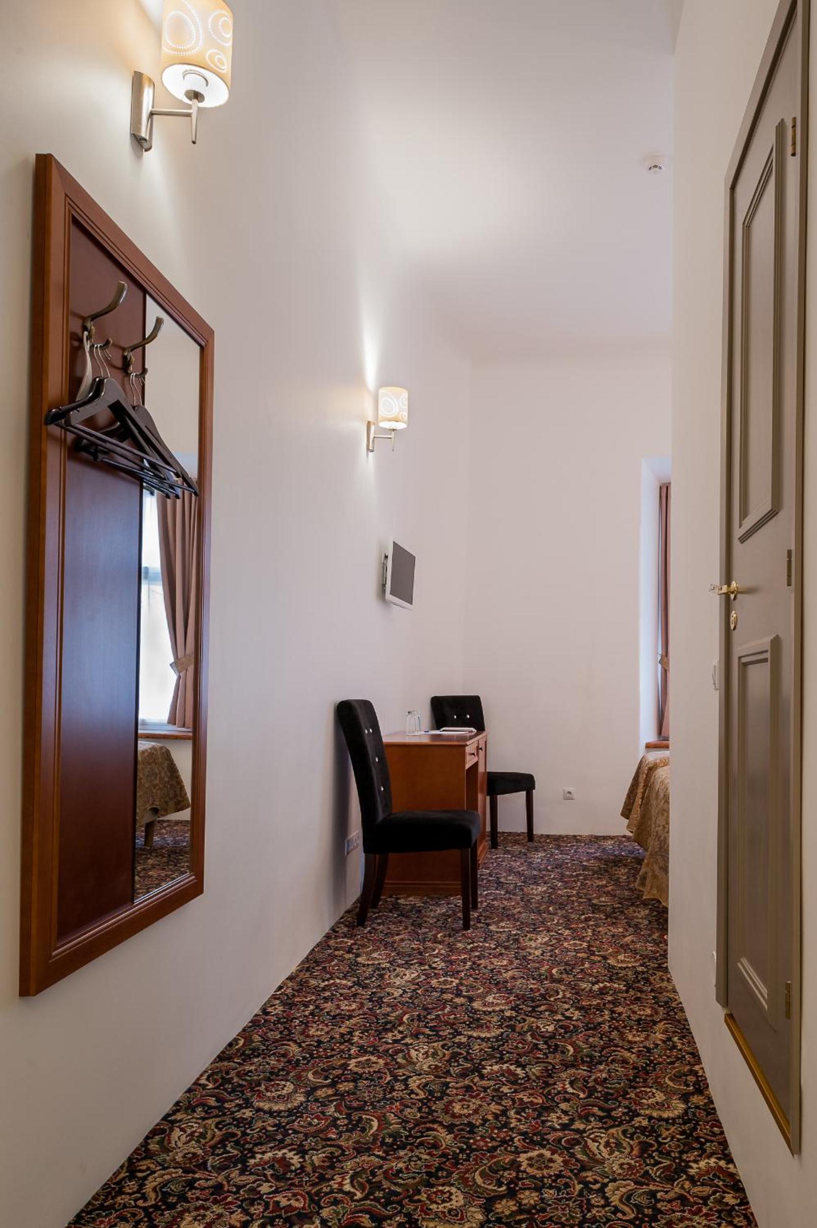 Standard Double/Twin Room photo 3