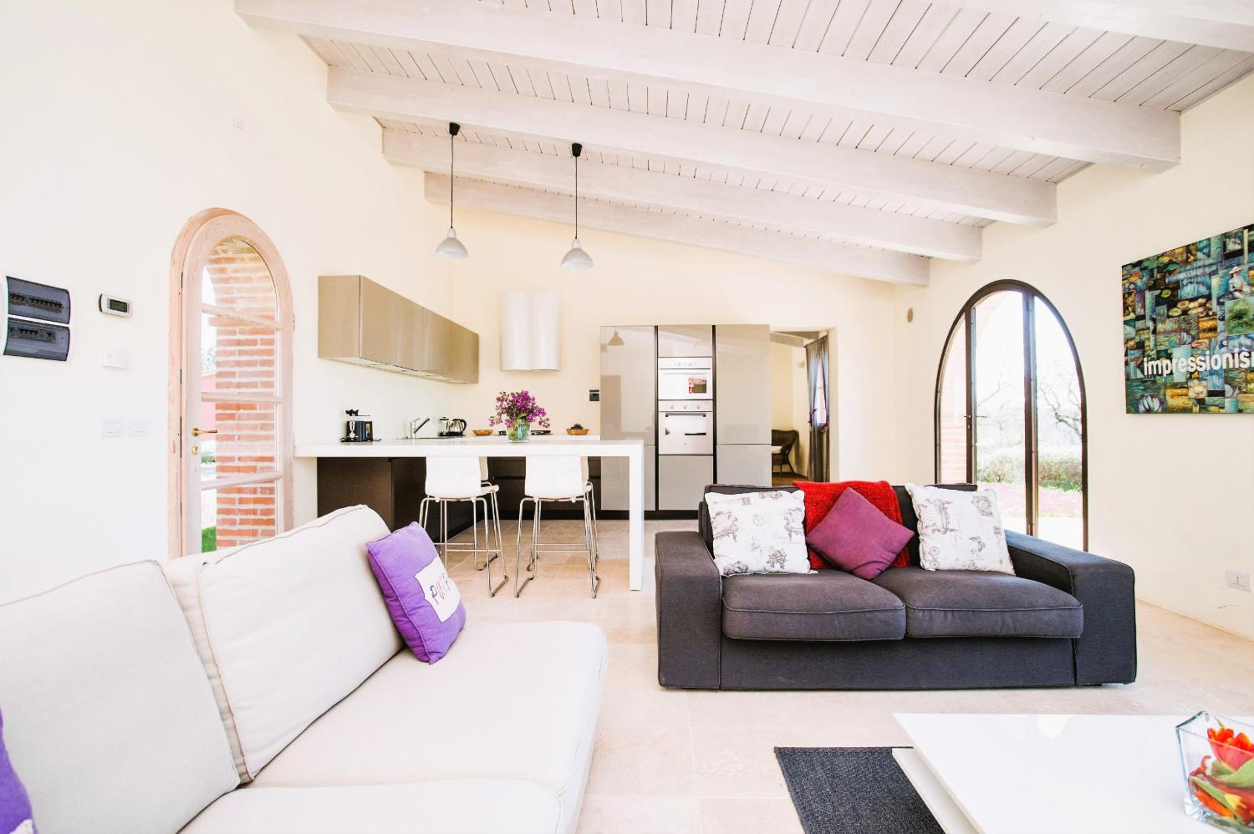 Apartment with Pool View