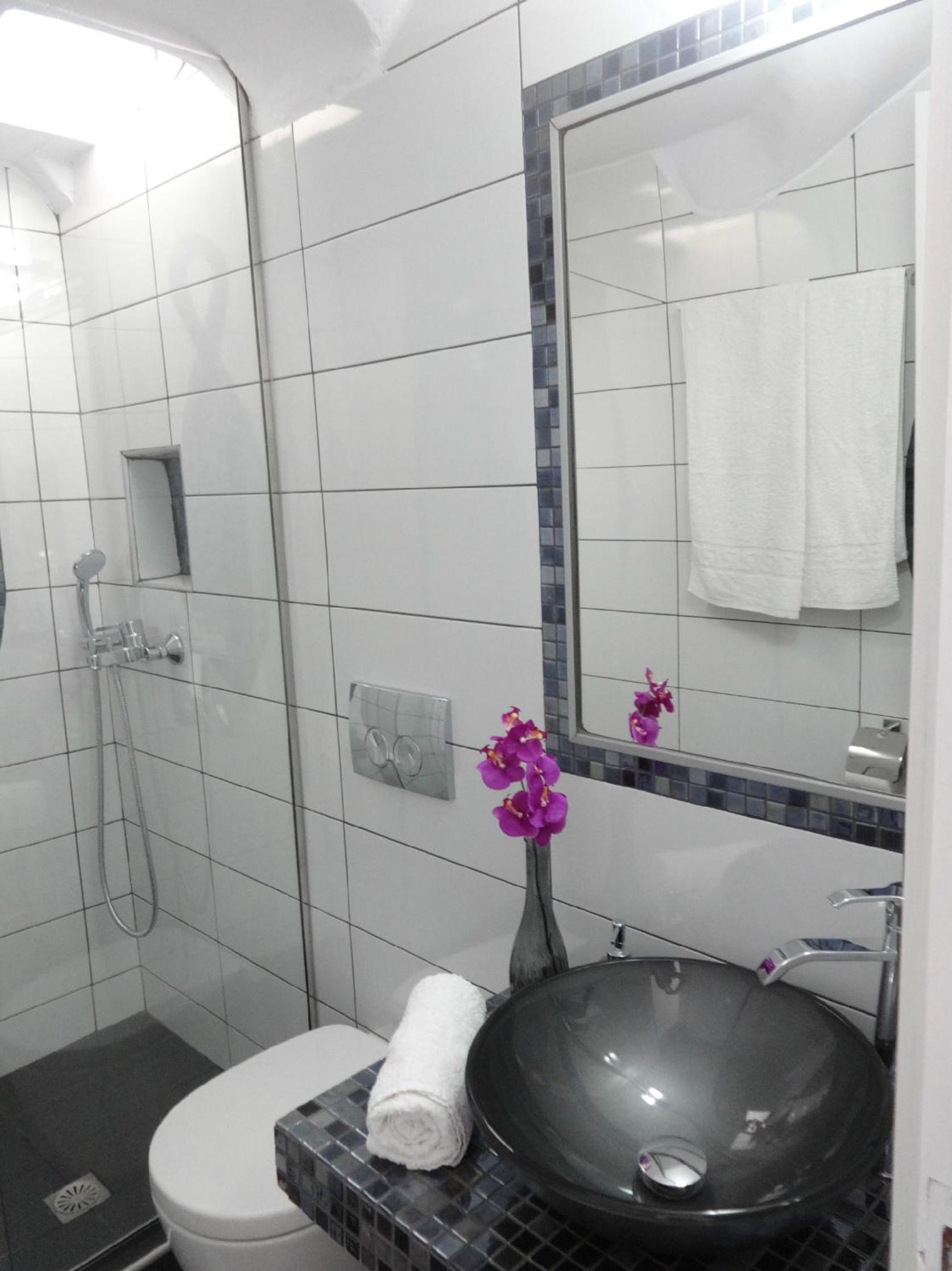 Double or Twin Room - Photo 15
