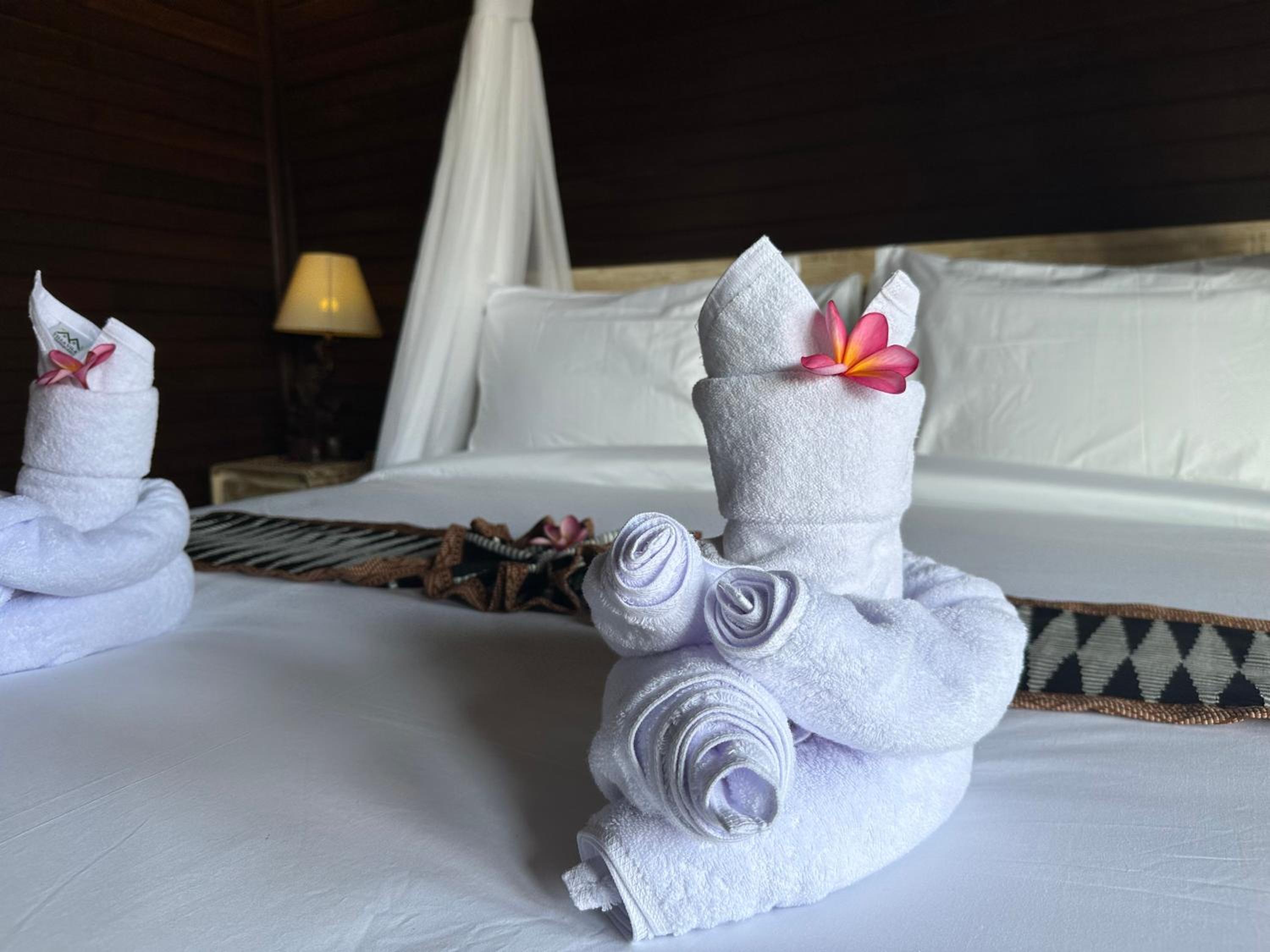 Double Room with Pool View - Photo 17
