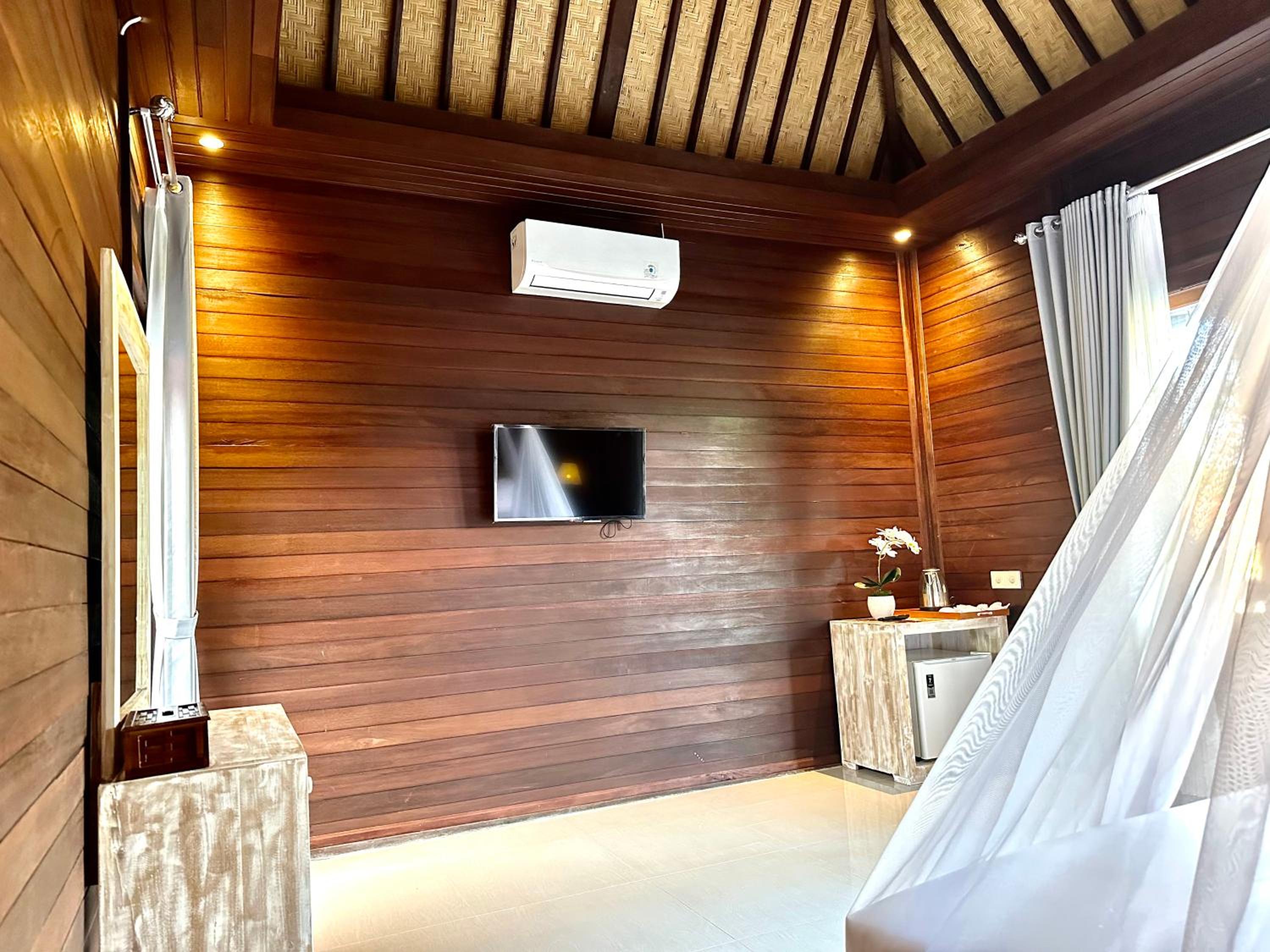 Double Room with Pool View - Photo 15