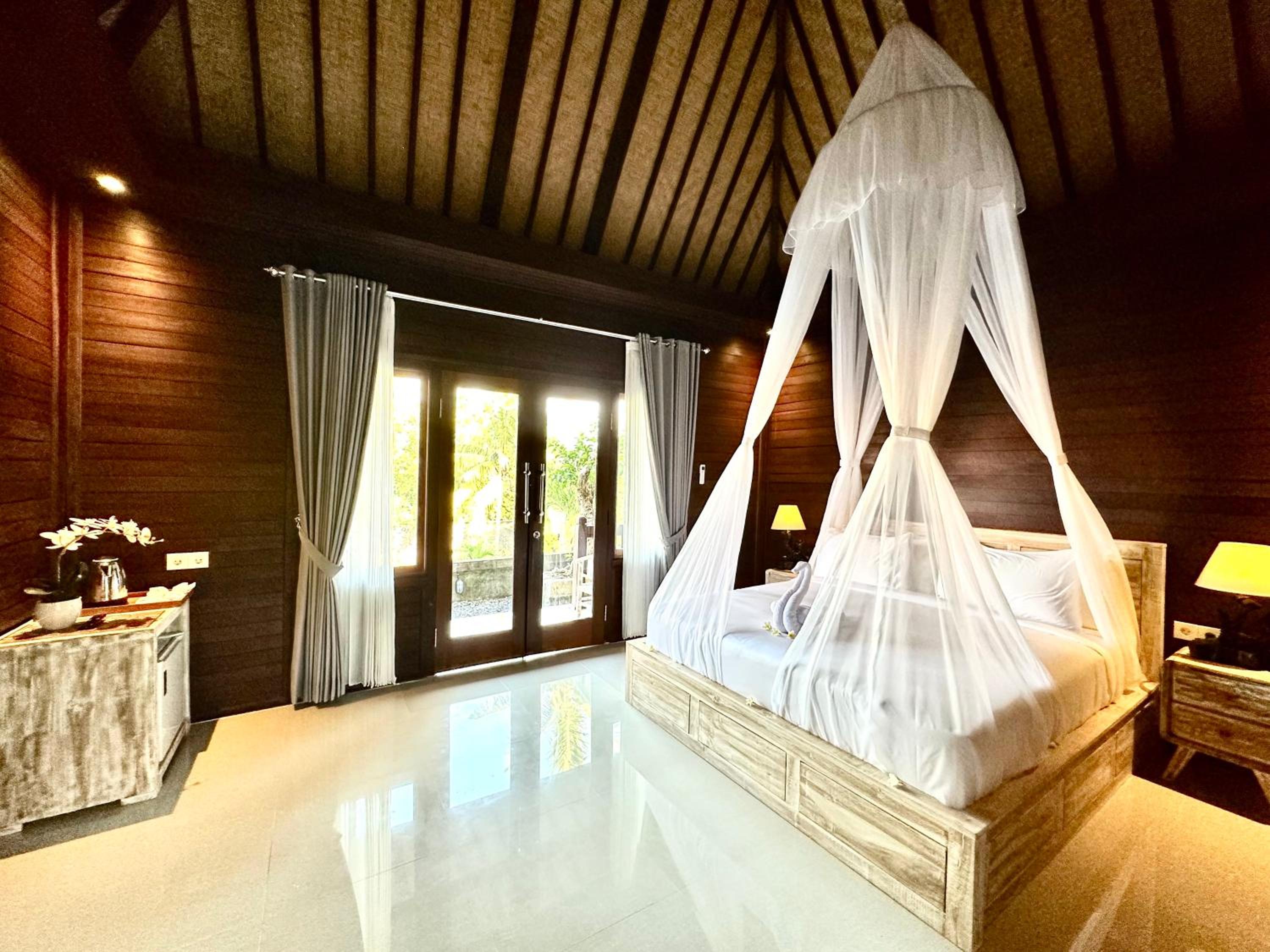 Double Room with Pool View - Photo 19