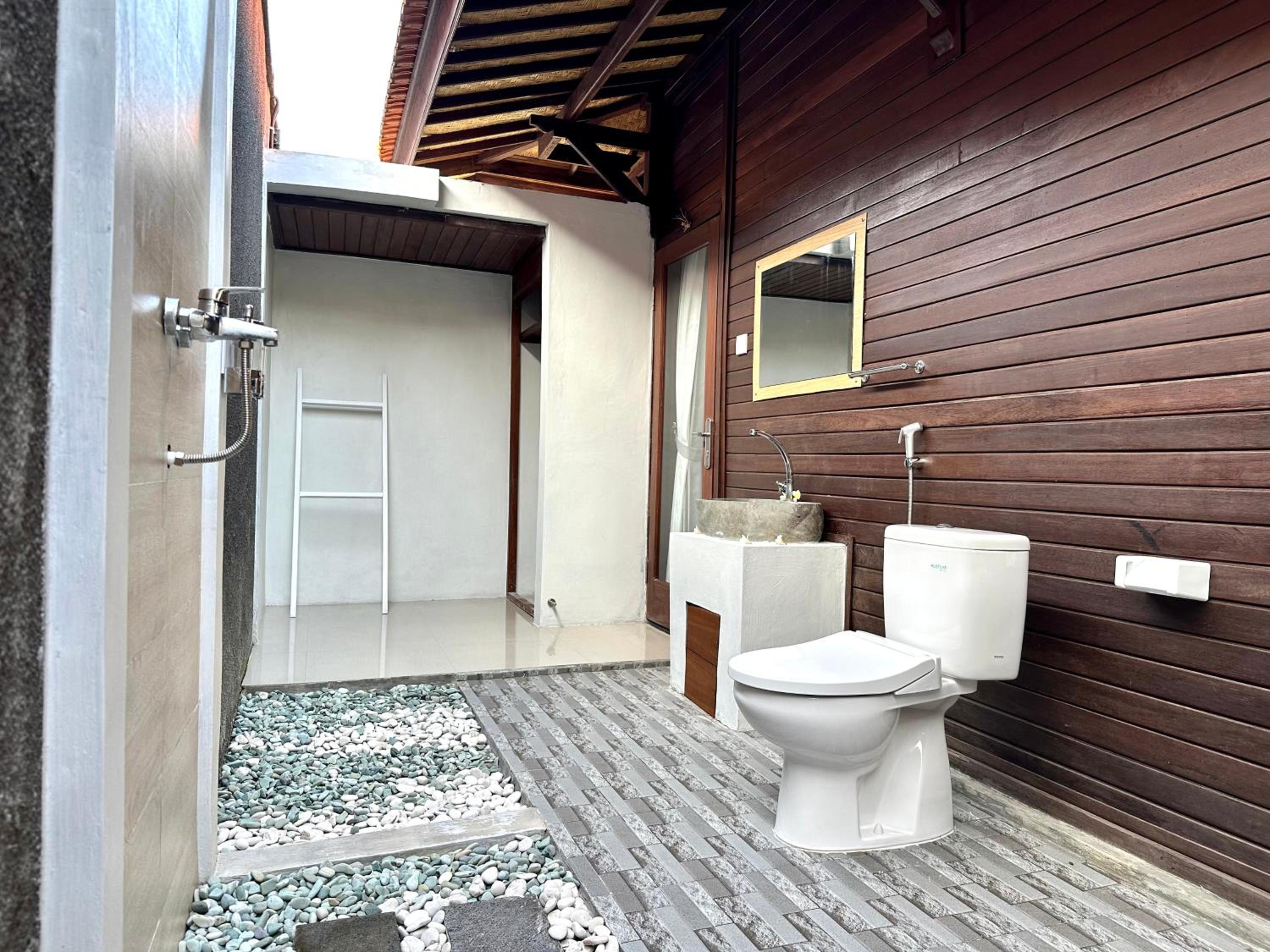 Double Room with Pool View - Photo 13