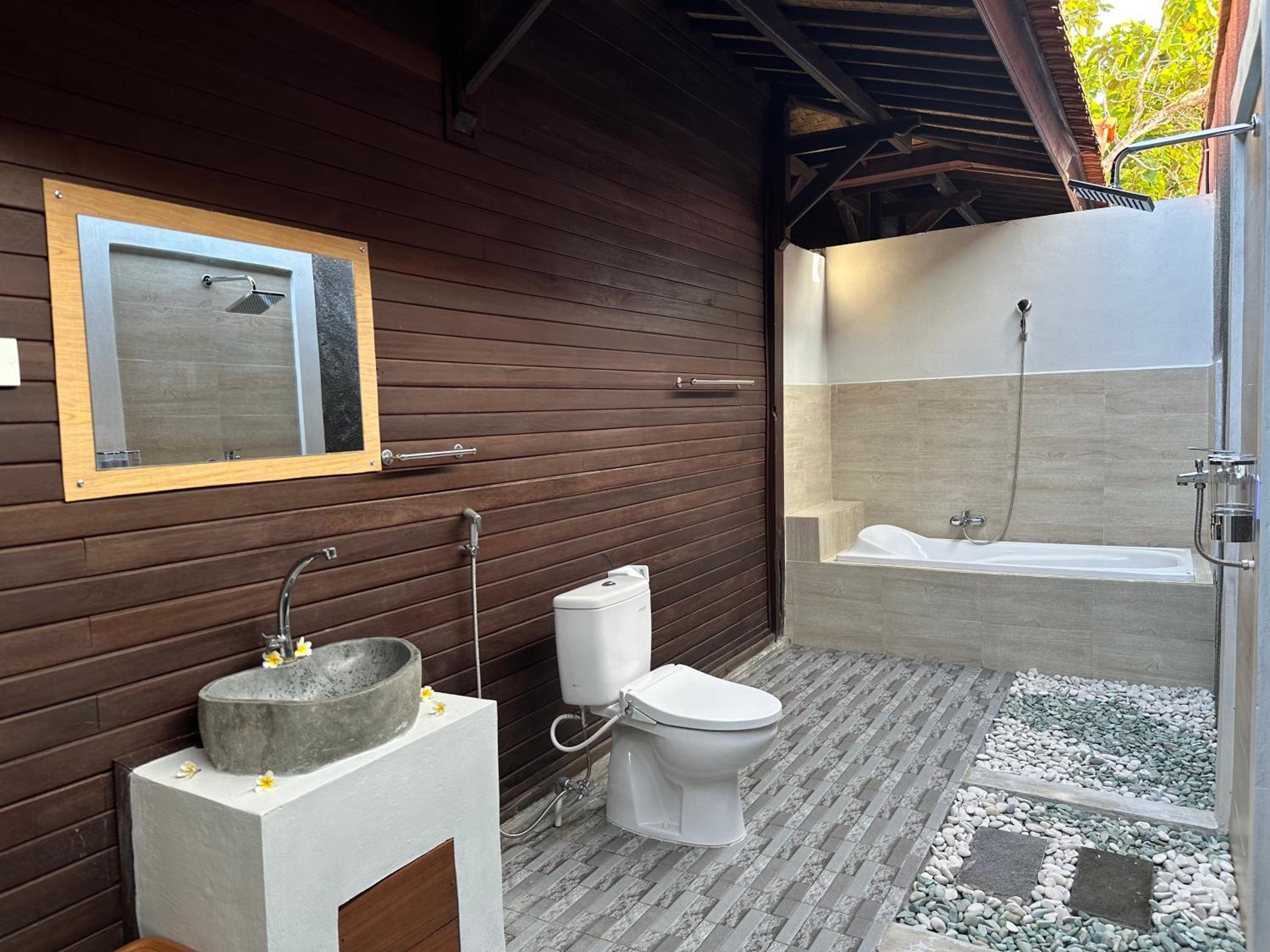 Double Room with Pool View - Photo 12