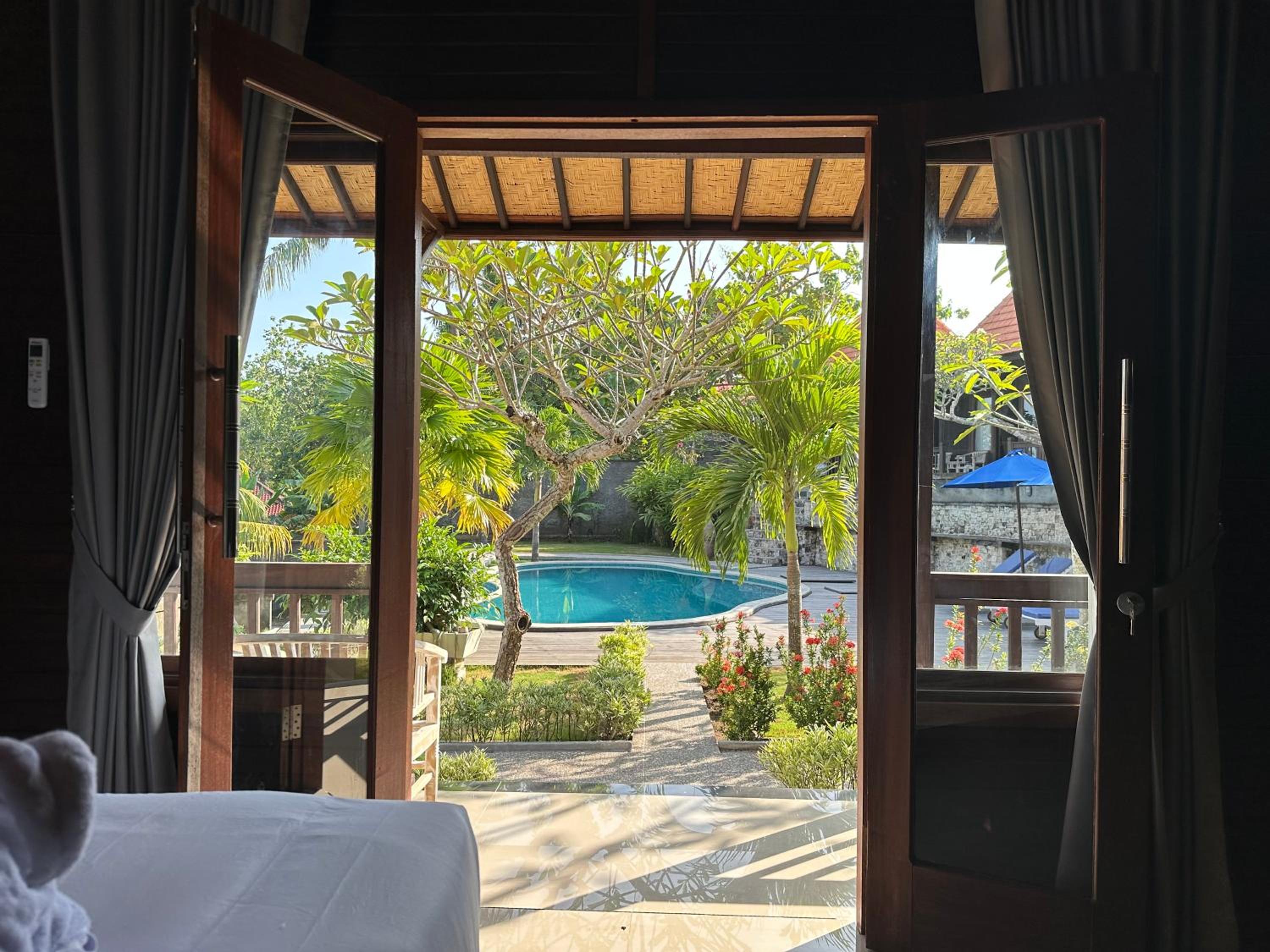 Double Room with Pool View - Photo 20
