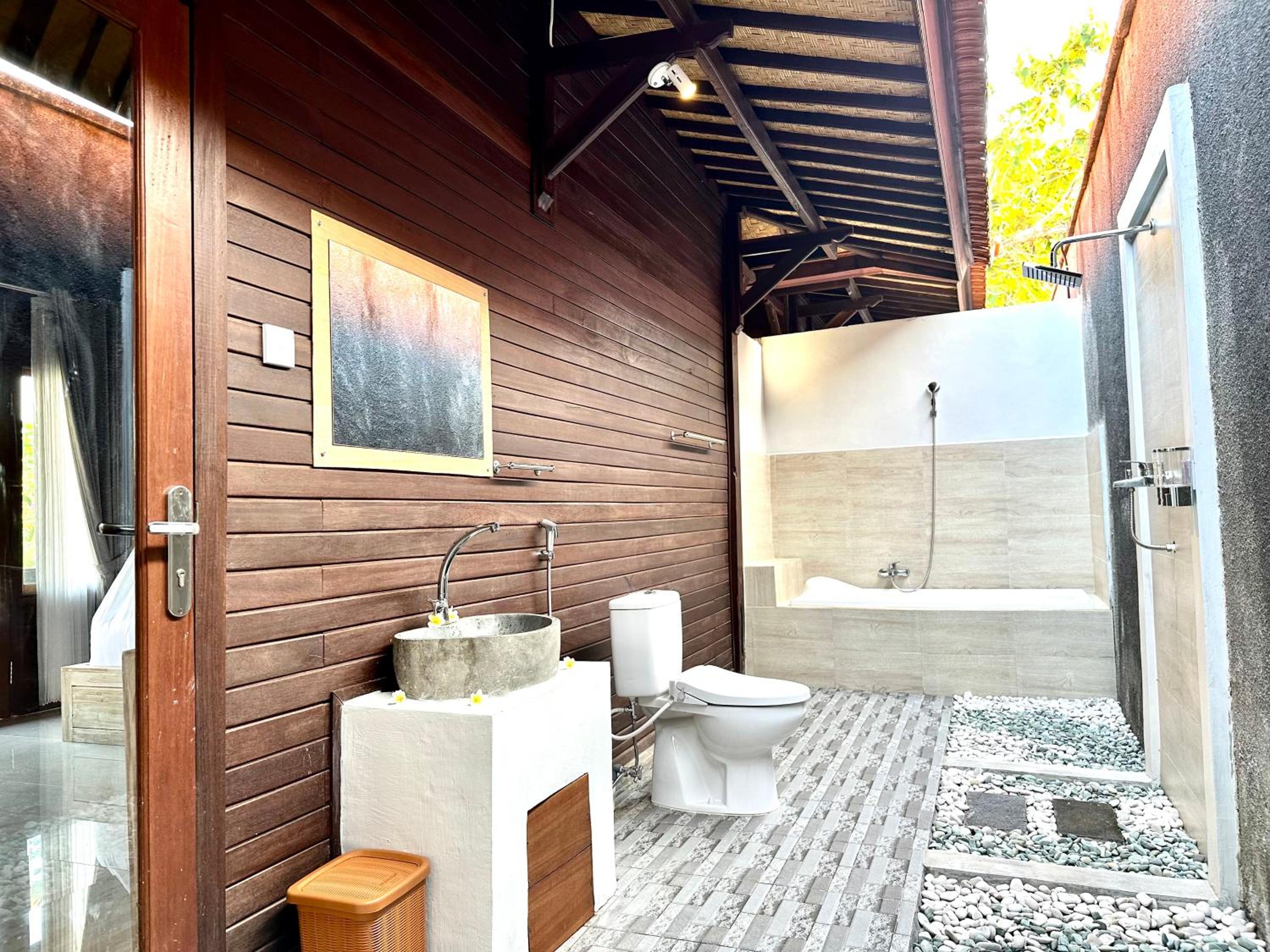 Double Room with Pool View - Photo 9