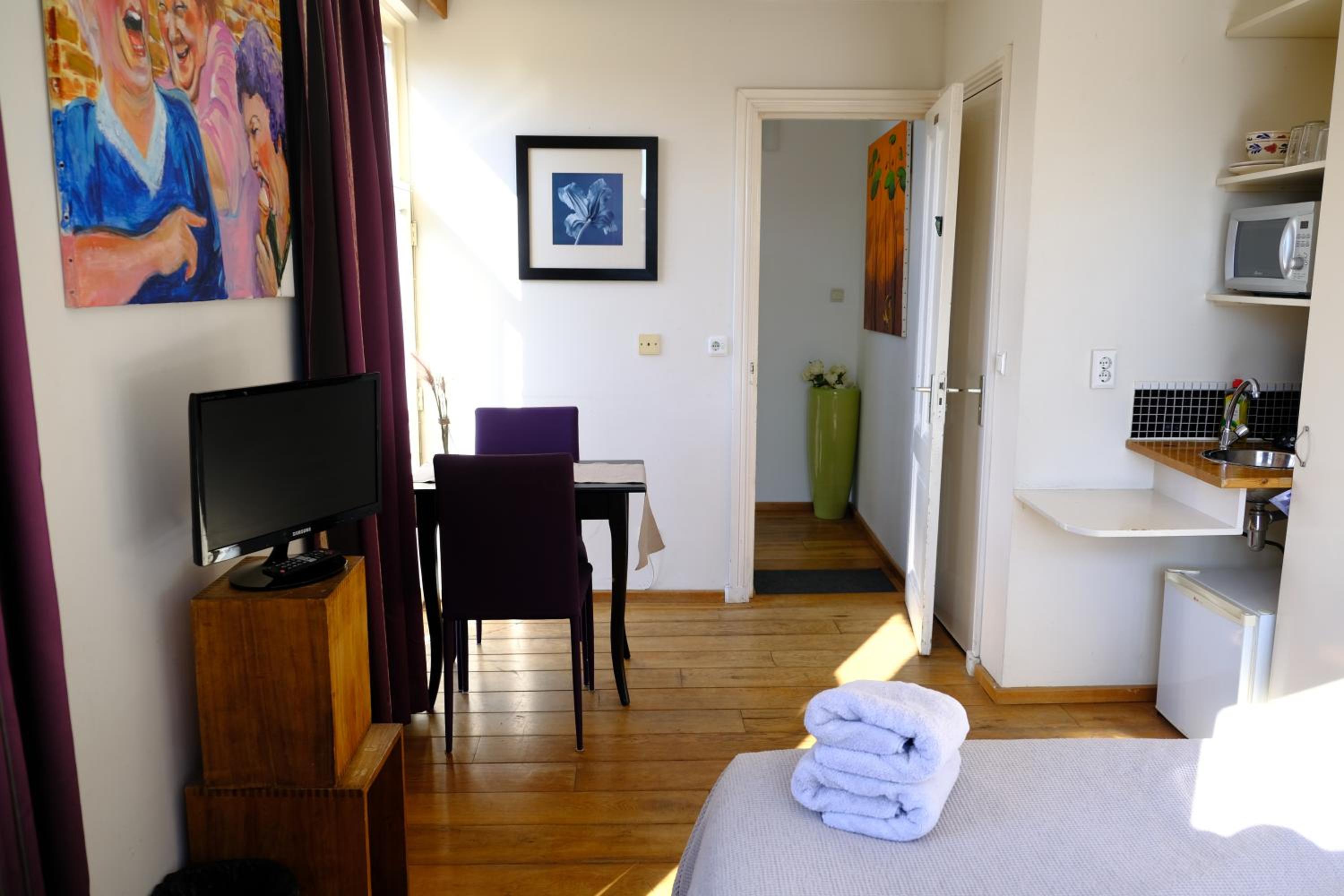 Apartment photo 2