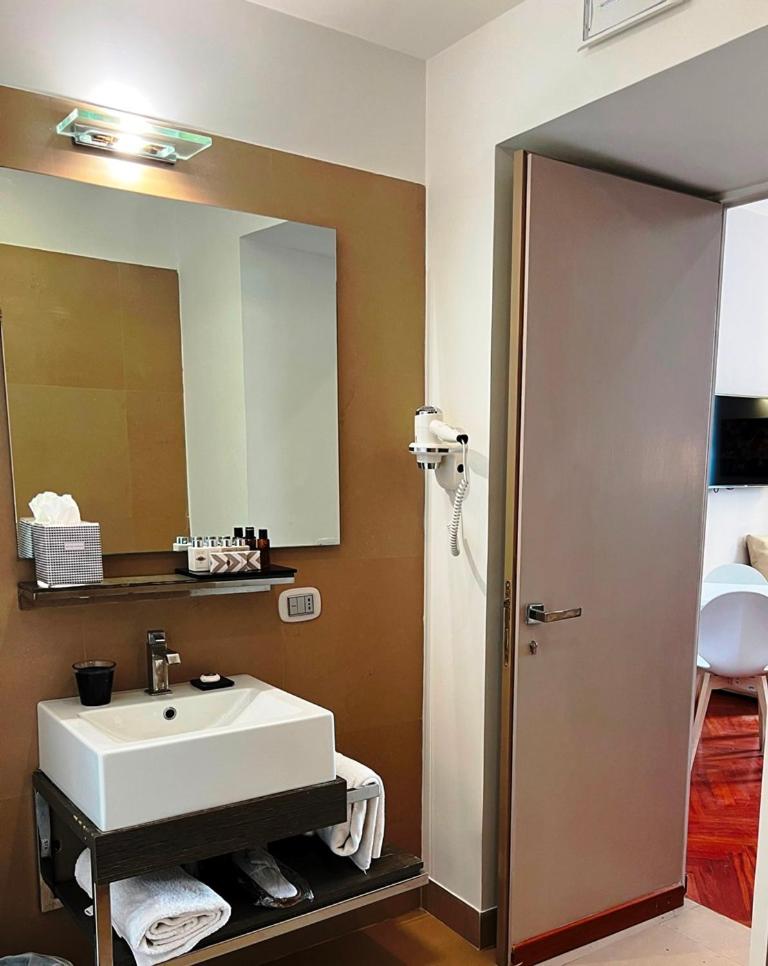 Deluxe King Room photo 2