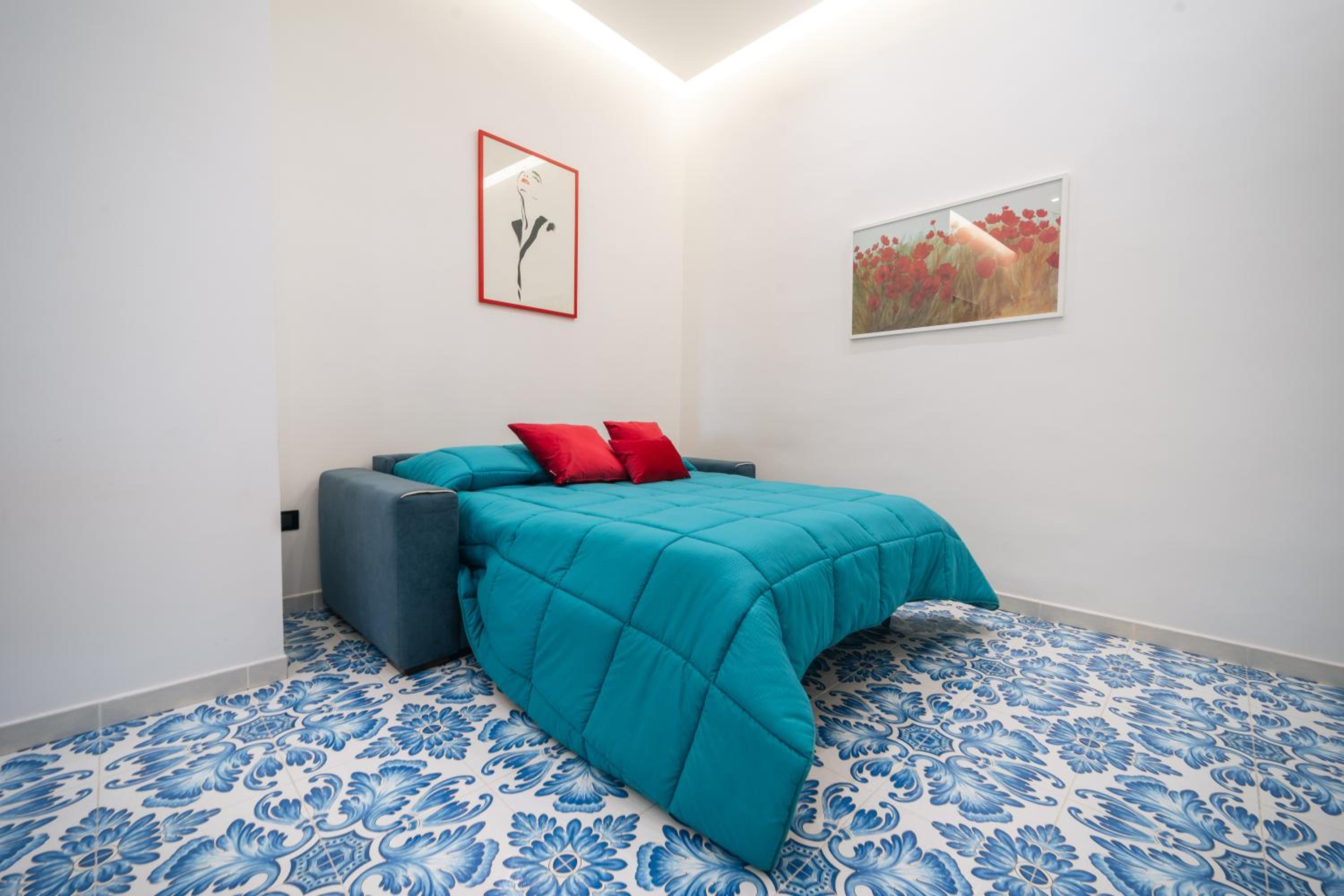 One-Bedroom Apartment photo 2