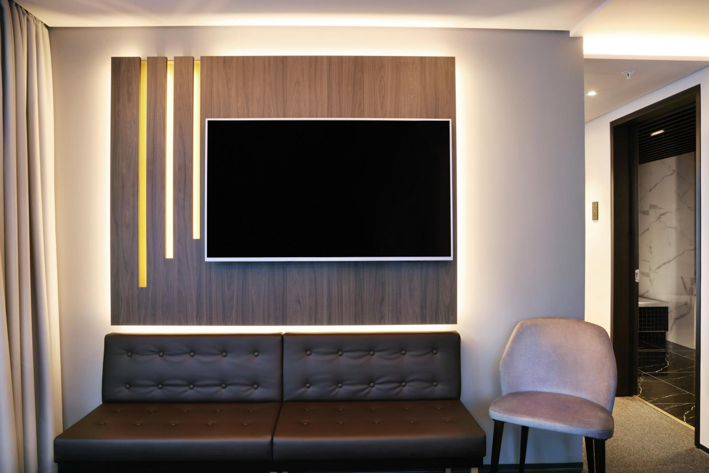 Suite - Photo 2
