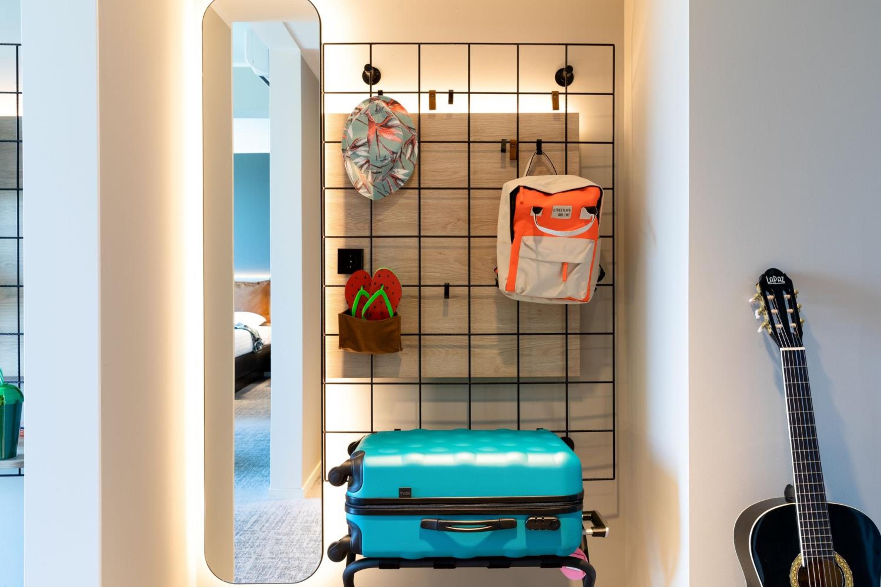 Moxy Twin Room - Photo 8