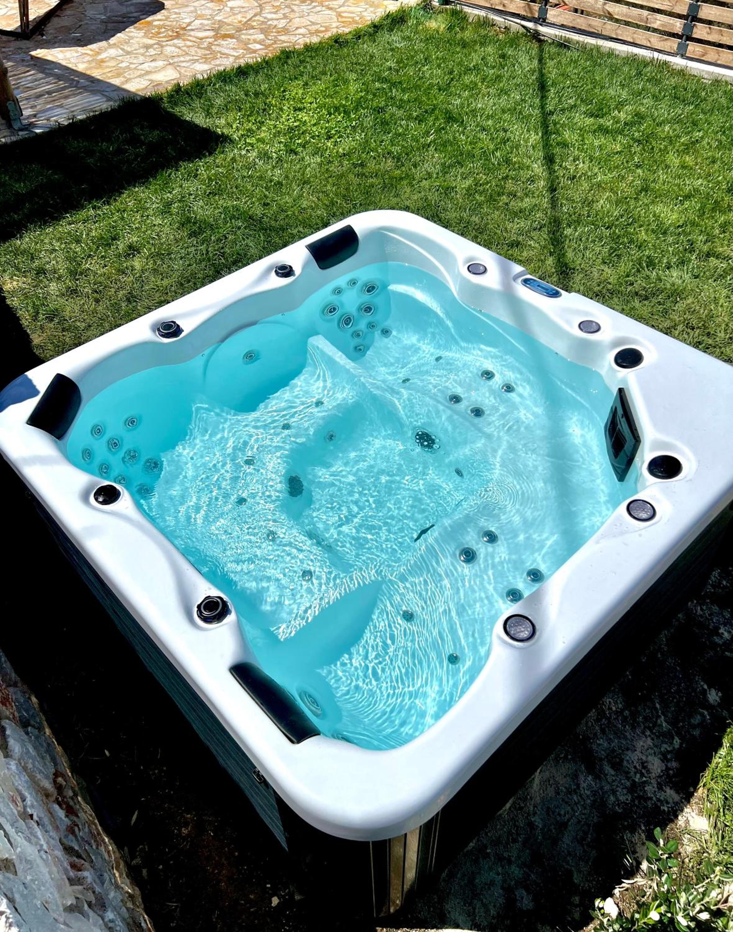 Villa with Private Pool - Photo 31